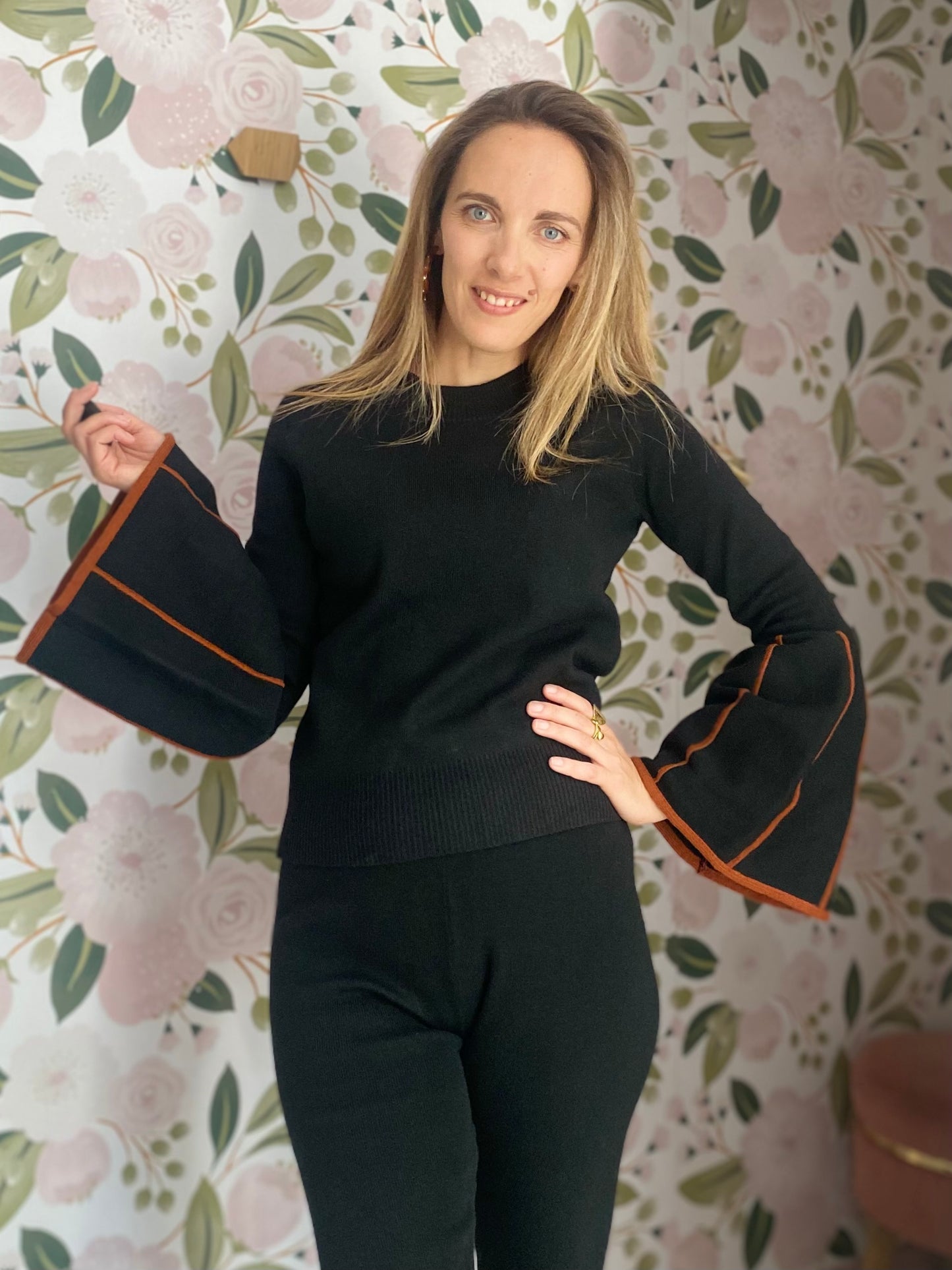MAGLIA CON MANICA CAMPANA AMOSA
