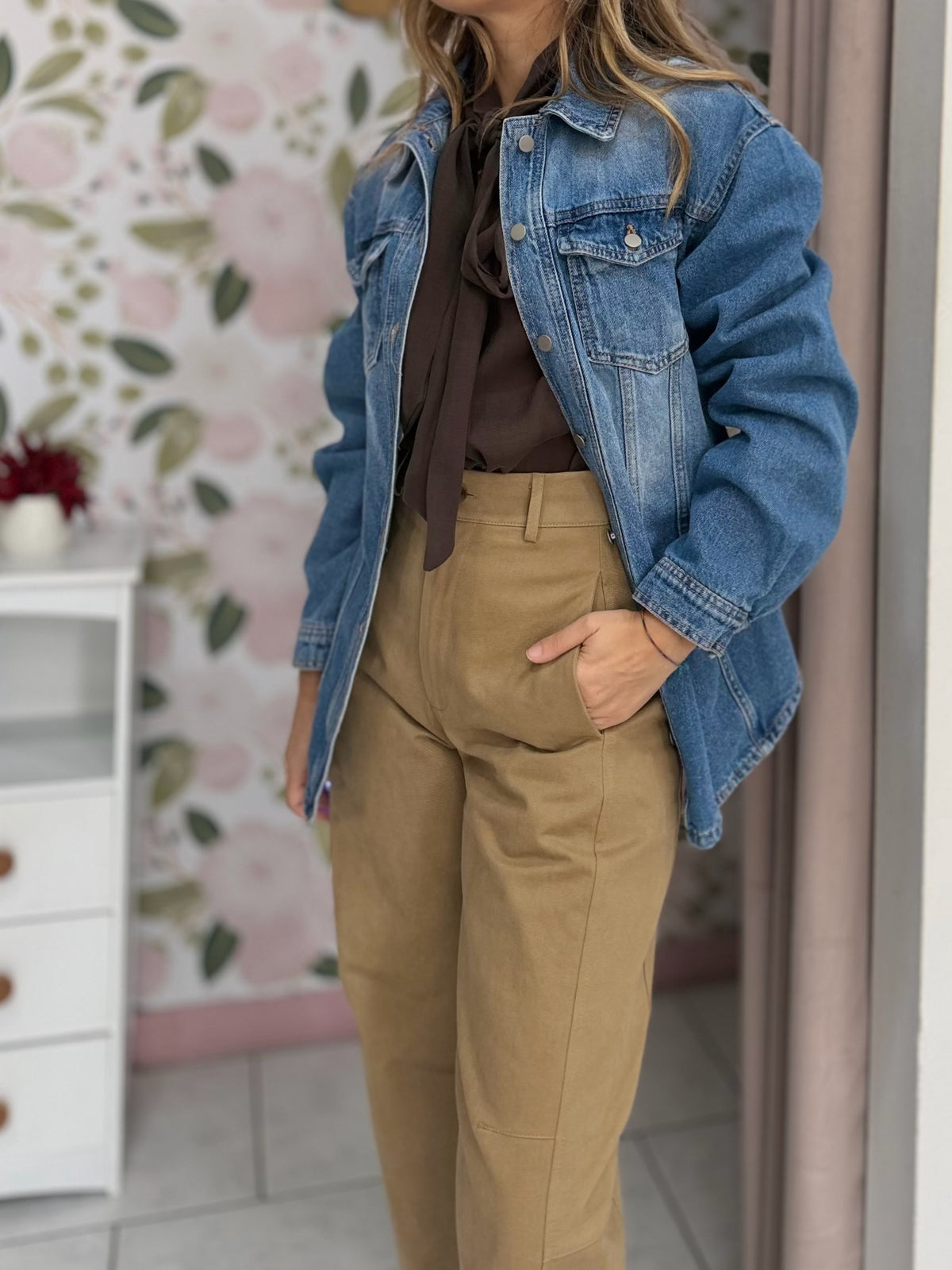 CAMICIA AVVITATA CON TASCHE EFFETTO SABBIATURA KIKISIX