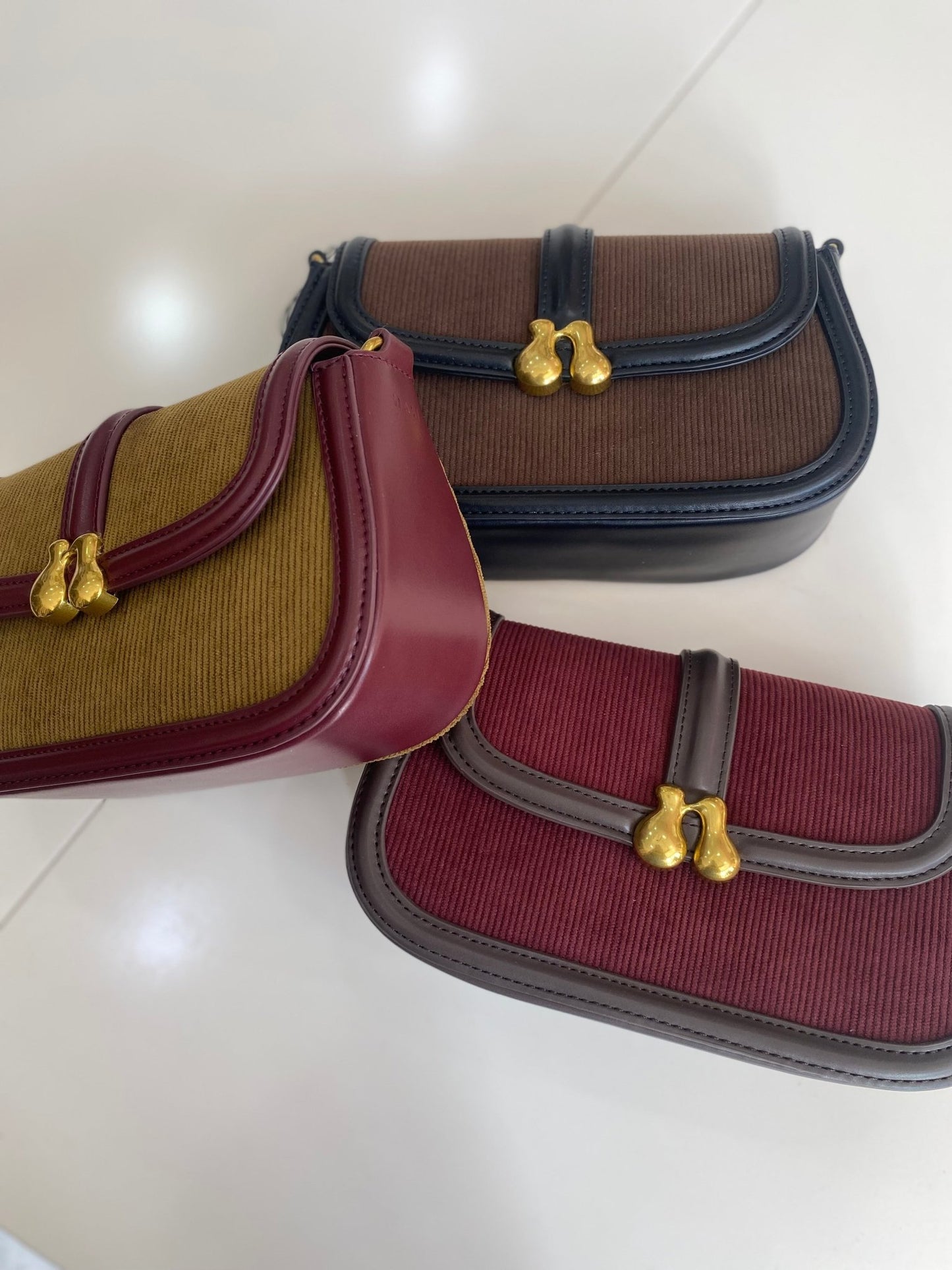 BORSA BOBBY A SPALLA VELLUTO OCRA NALì - Fanatica Boutique
