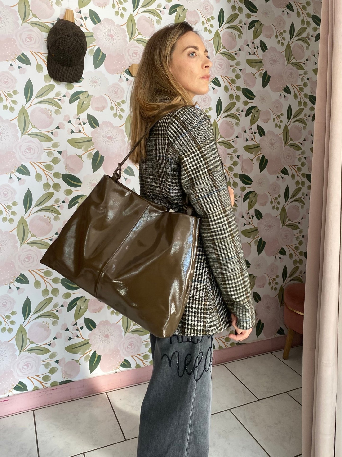 BORSA JANELLE A SPALLA LUCIDA MARRONE NALI - Fanatica Boutique