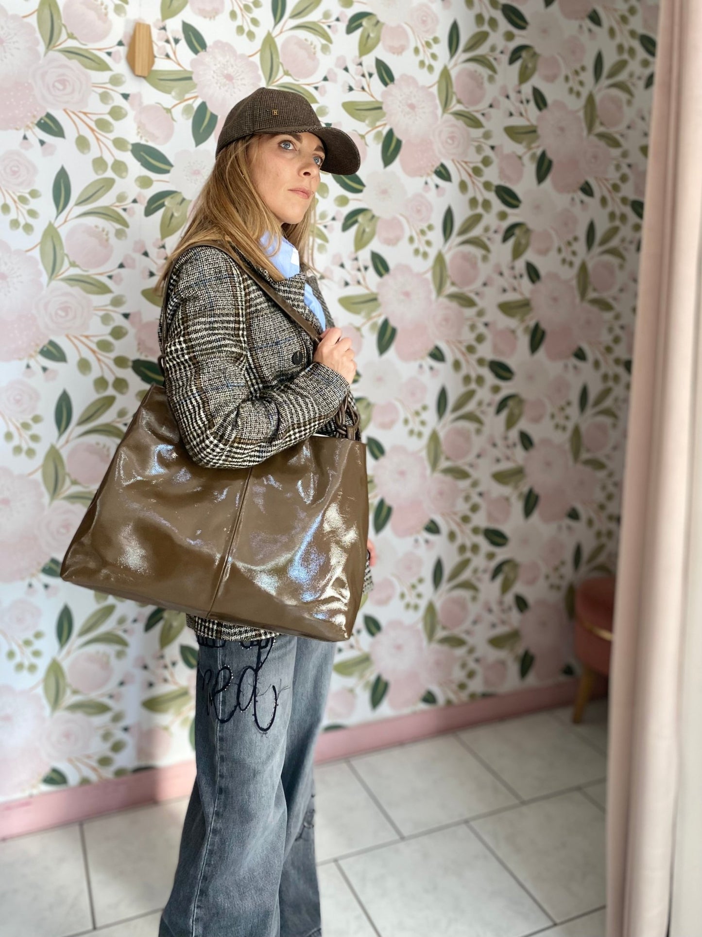 BORSA JANELLE A SPALLA LUCIDA MARRONE NALI - Fanatica Boutique