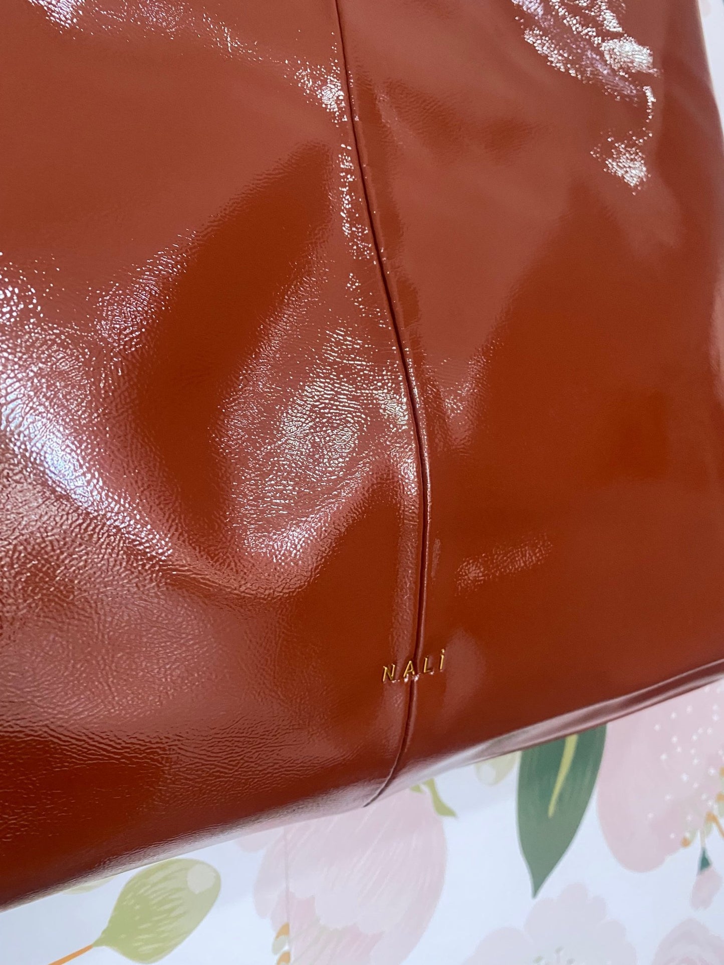 BORSA JANELLE A SPALLA LUCIDA RUGGINE NALI - Fanatica Boutique