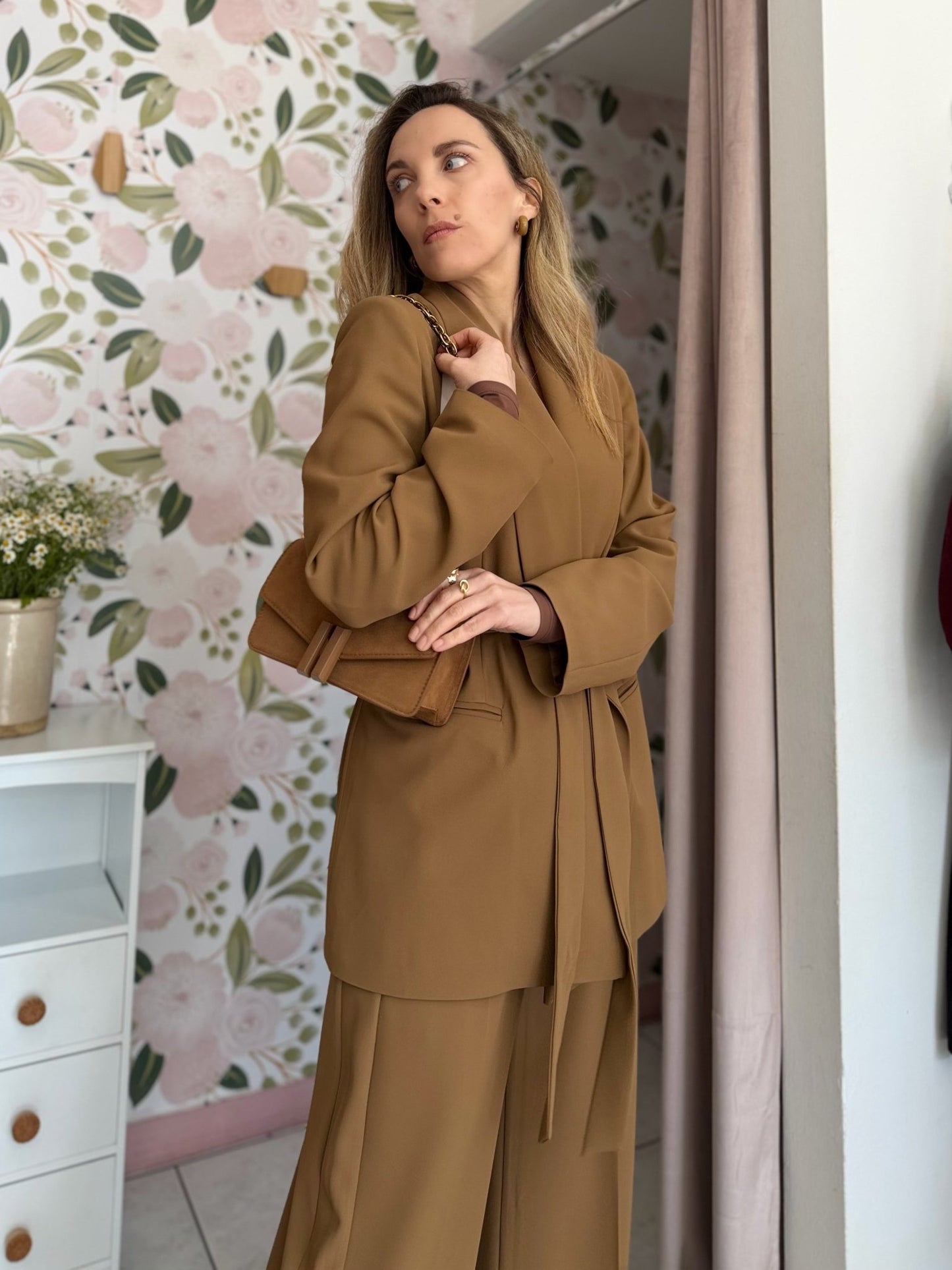 BORSA NATASHA A SPALLA CON CATENA MARRONE NALI - Fanatica Boutique