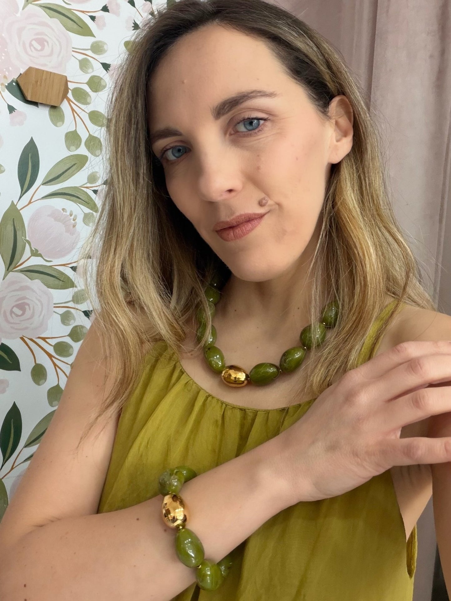 COLLANA CHIARA GIROCOLLO RESINA ORO/VERDE NALI - Fanatica Boutique
