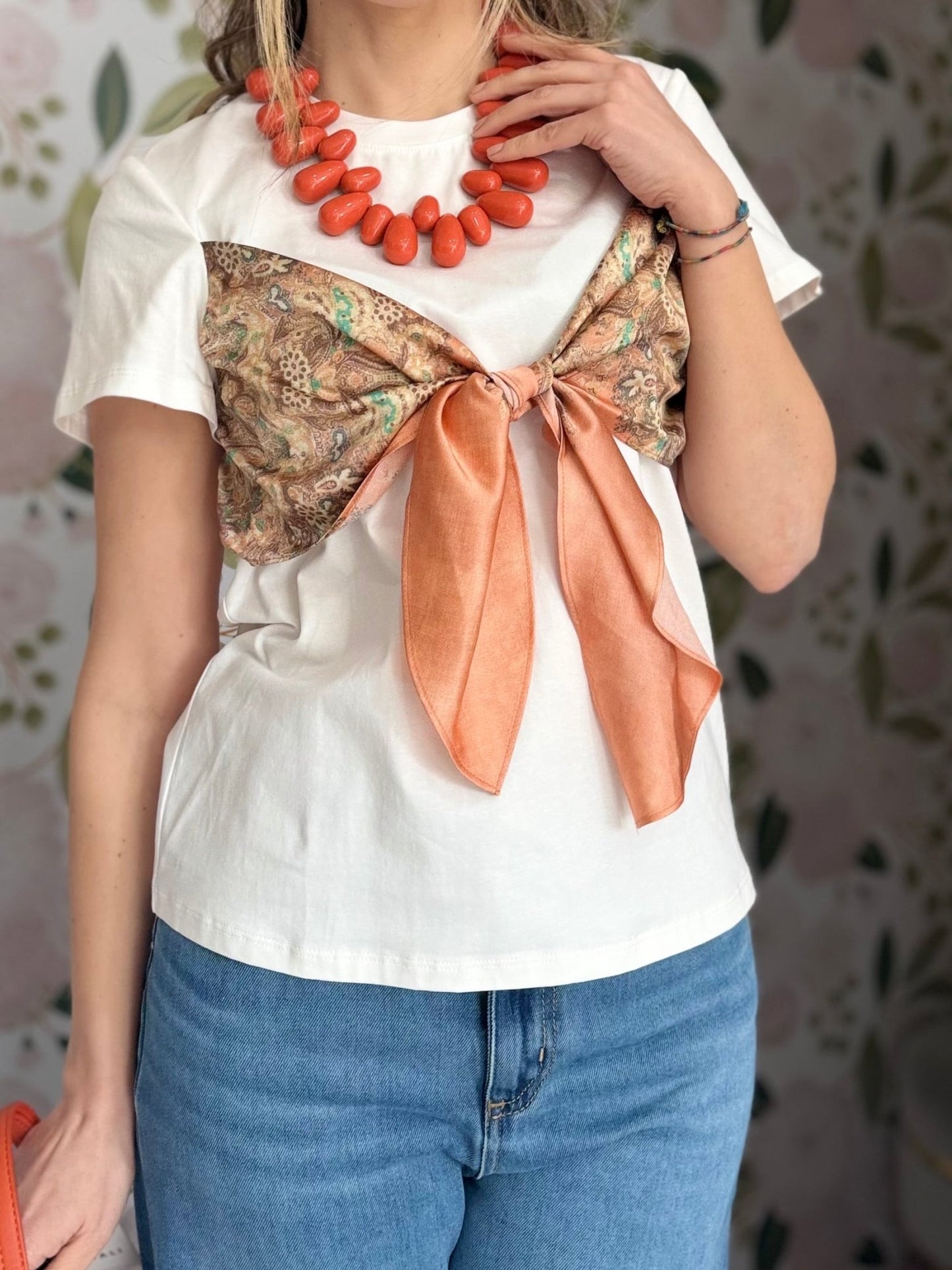 COLLANA ZURI IN RESINA A GOCCIA ARANCIO - Fanatica Boutique