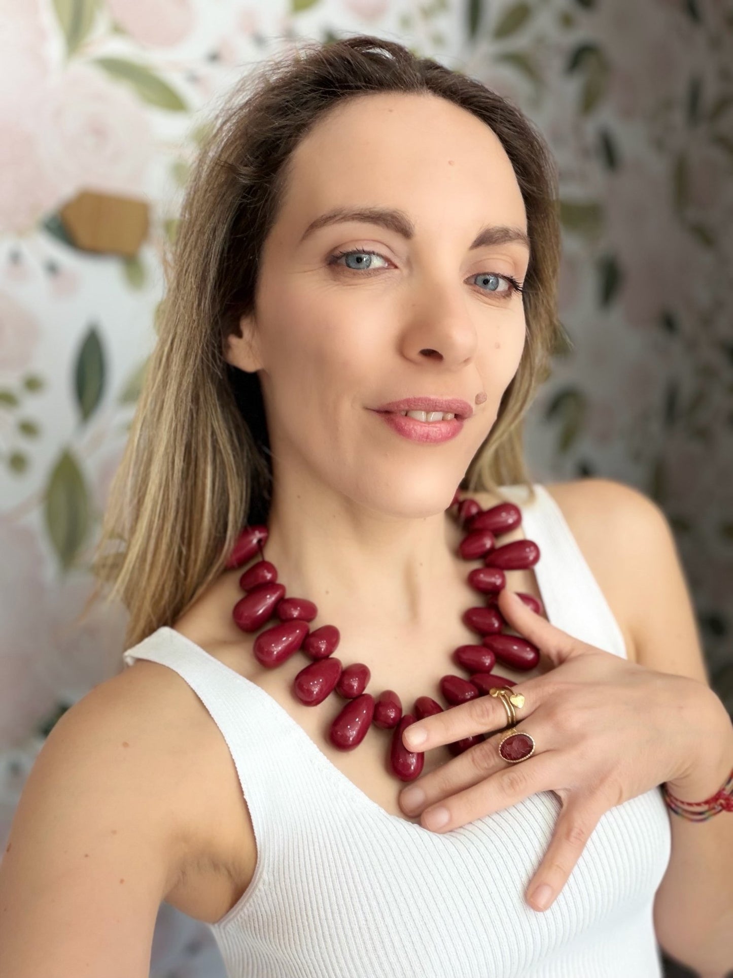 COLLANA ZURI IN RESINA A GOCCIA MAGENTA NALì - Fanatica Boutique