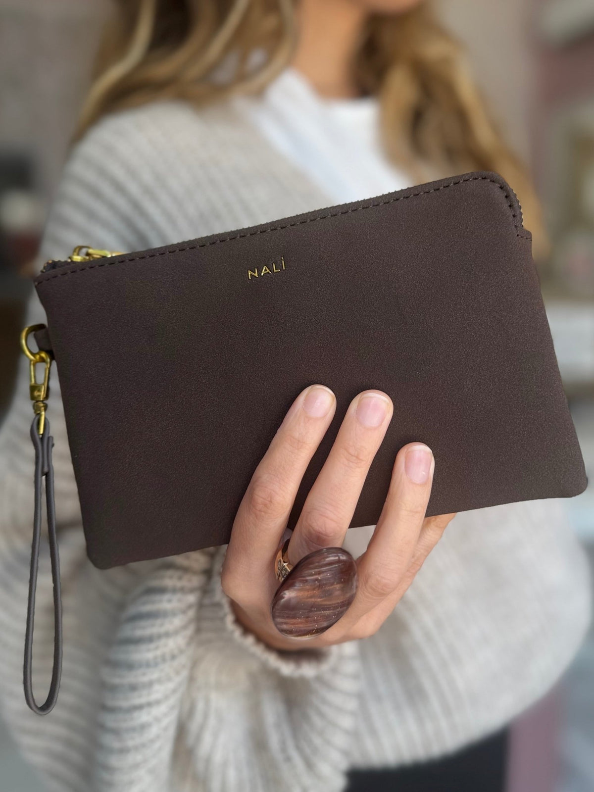 PORTAFOGLIO/POUCH MELANIE MARRONE NALI - Fanatica Boutique