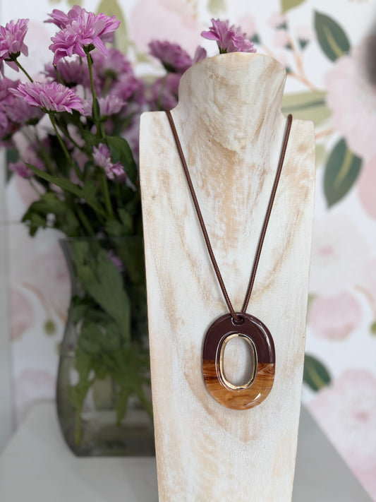 COLLANA VALE PENDENTE OVALE  RESINA MARRONE NALI