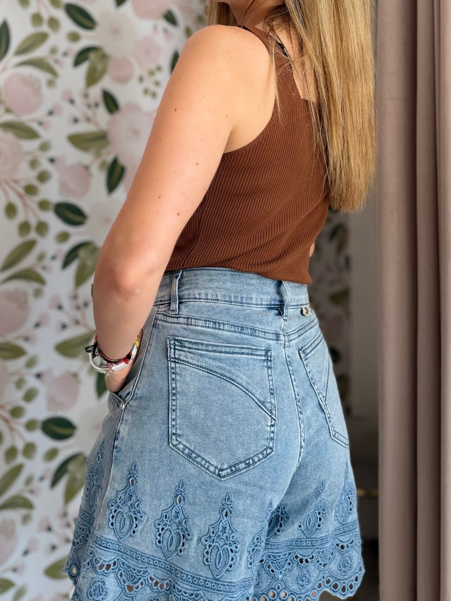 BERMUDA JEANS RICAMI AMOSA - Fanatica Boutique