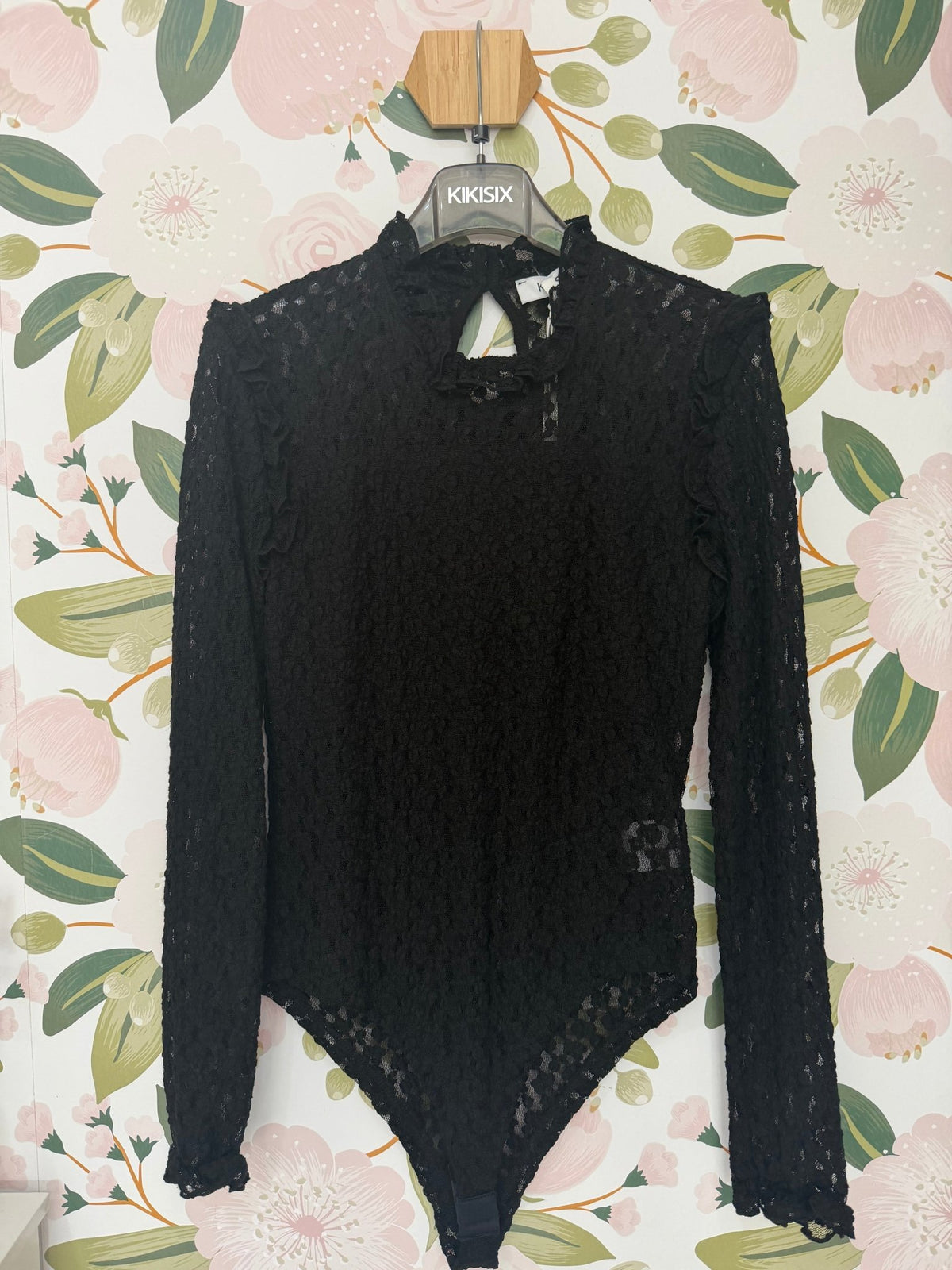 BODY IN PIZZO CON ROUCHES MANICA NERO KIKISIX - Fanatica Boutique