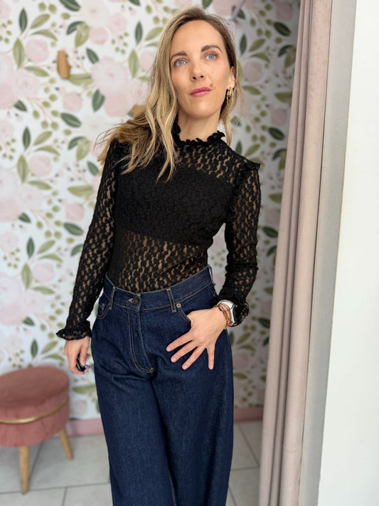 BODY IN PIZZO CON ROUCHES MANICA NERO KIKISIX - Fanatica Boutique