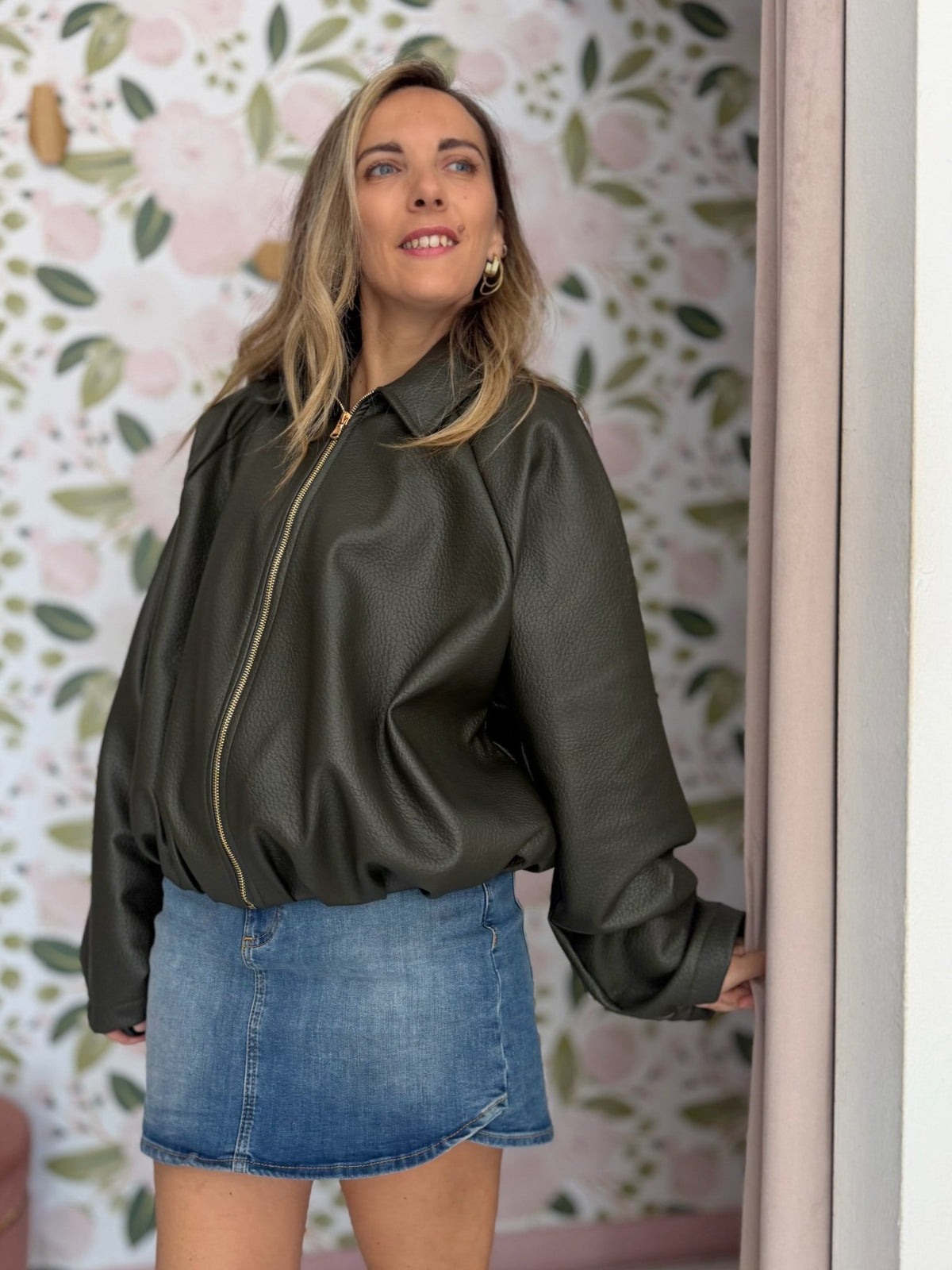 BOMBER COLLETTO CON ZIP ECOPELLE ARMY KIKISIX - Fanatica Boutique