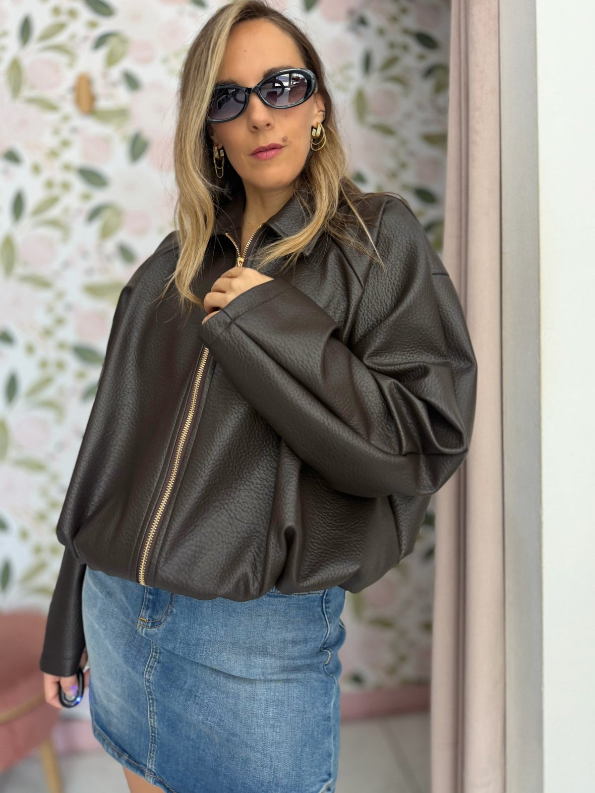 BOMBER COLLETTO CON ZIP ECOPELLE MORO KIKISIX - Fanatica Boutique