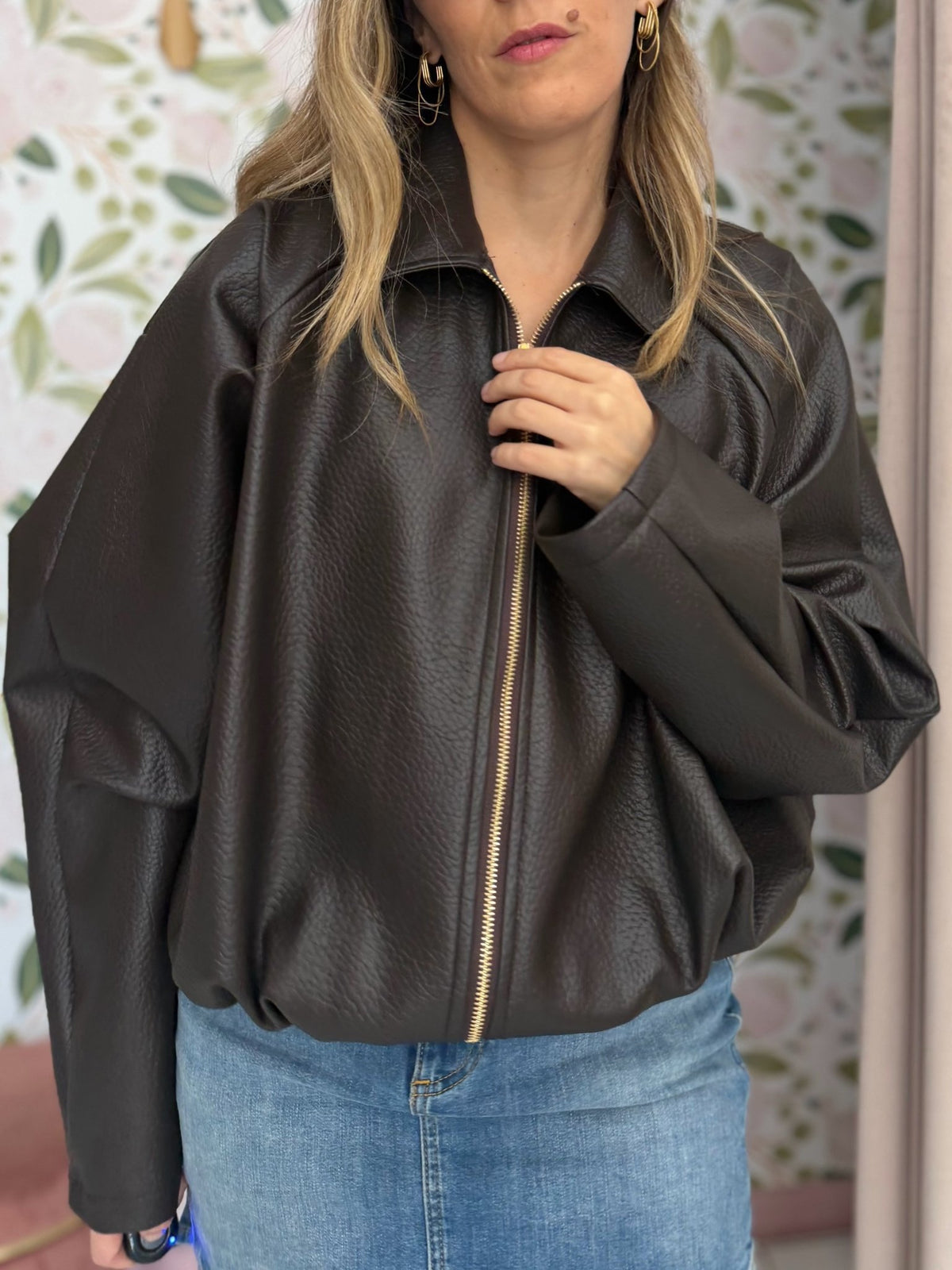 BOMBER COLLETTO CON ZIP ECOPELLE MORO KIKISIX - Fanatica Boutique
