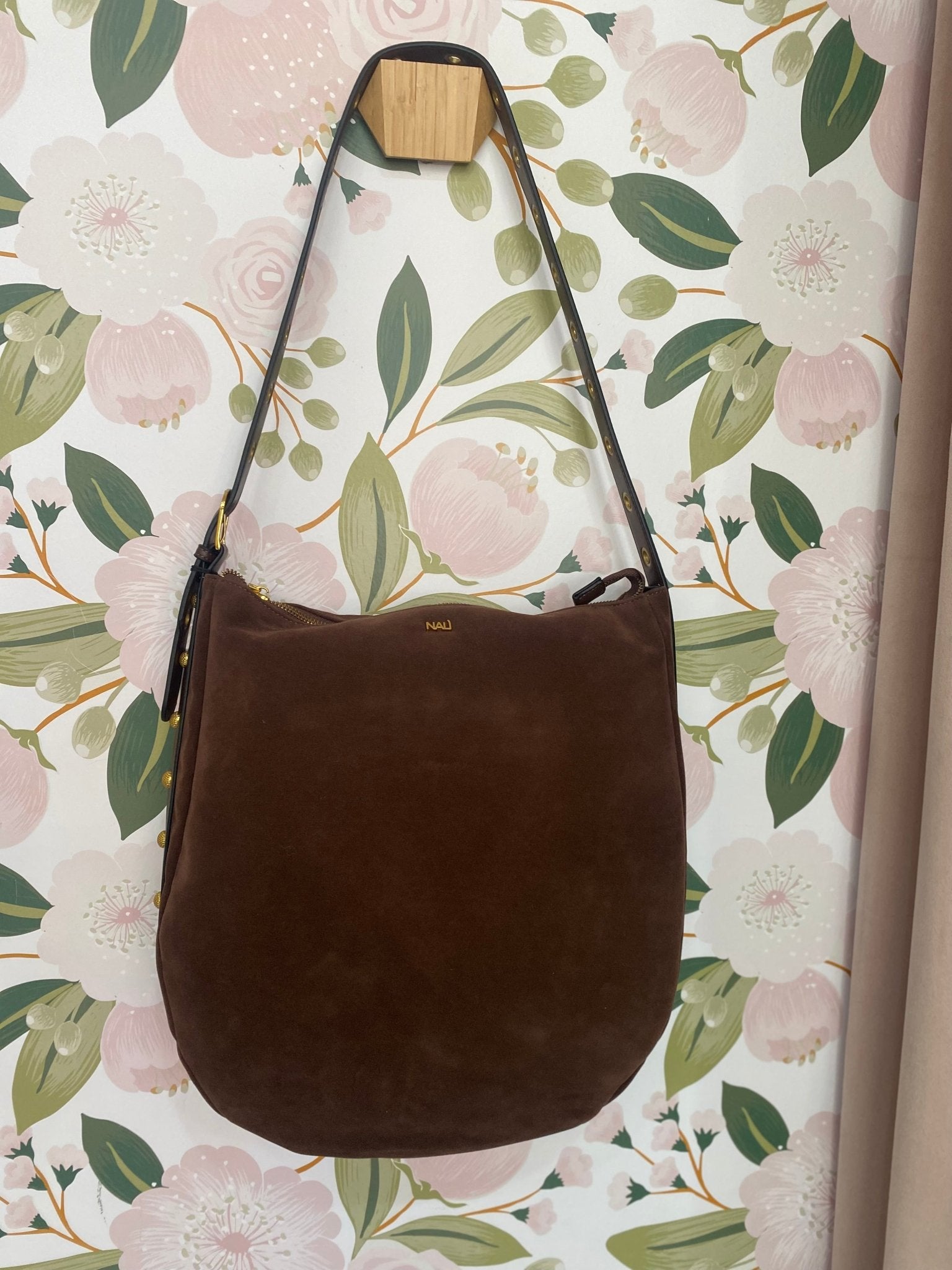BORSA JOANNE A SPALLA CON BORCHIE MARRONE NALI - Fanatica Boutique