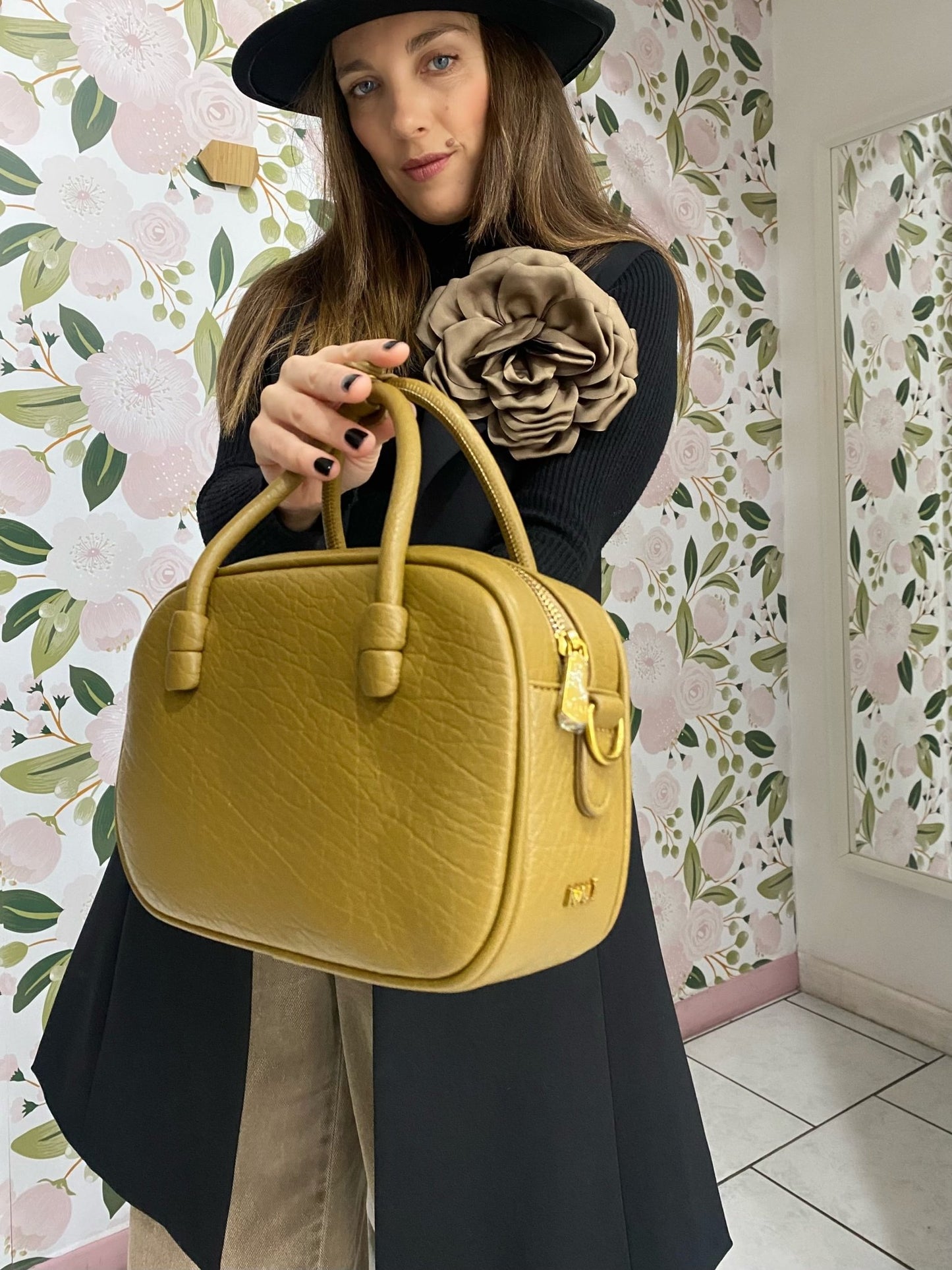 BORSA LEO A MANO MARTELLATA BEIGE NALI - Fanatica Boutique