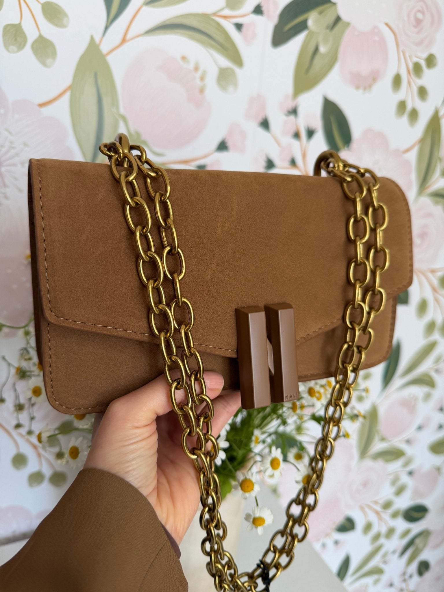 BORSA NATASHA A SPALLA CON CATENA MARRONE NALI - Fanatica Boutique