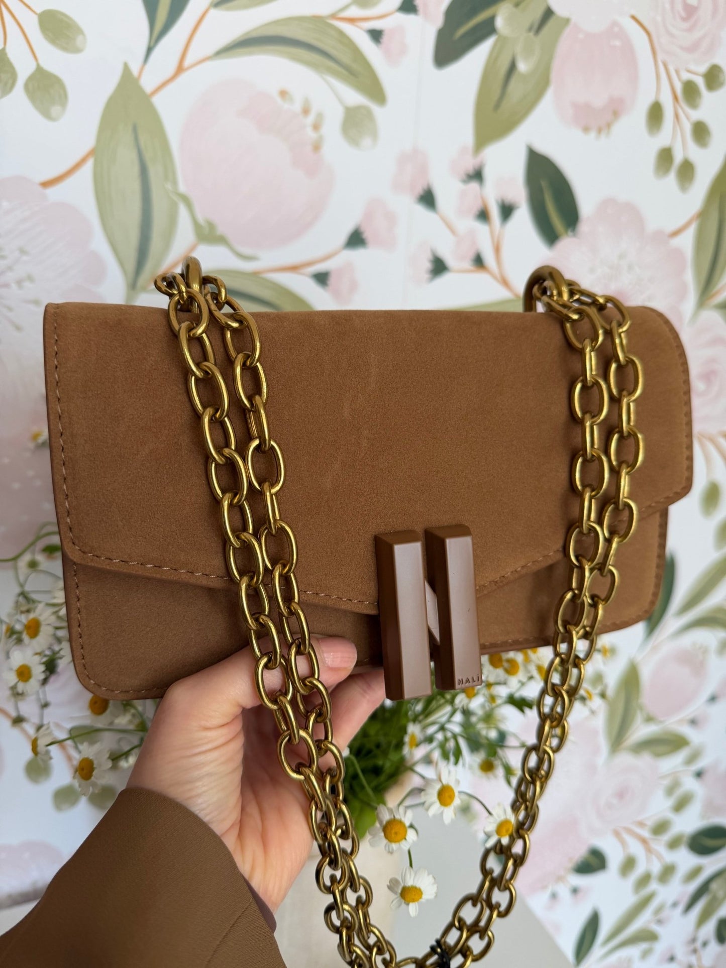 BORSA NATASHA A SPALLA CON CATENA MARRONE NALI - Fanatica Boutique