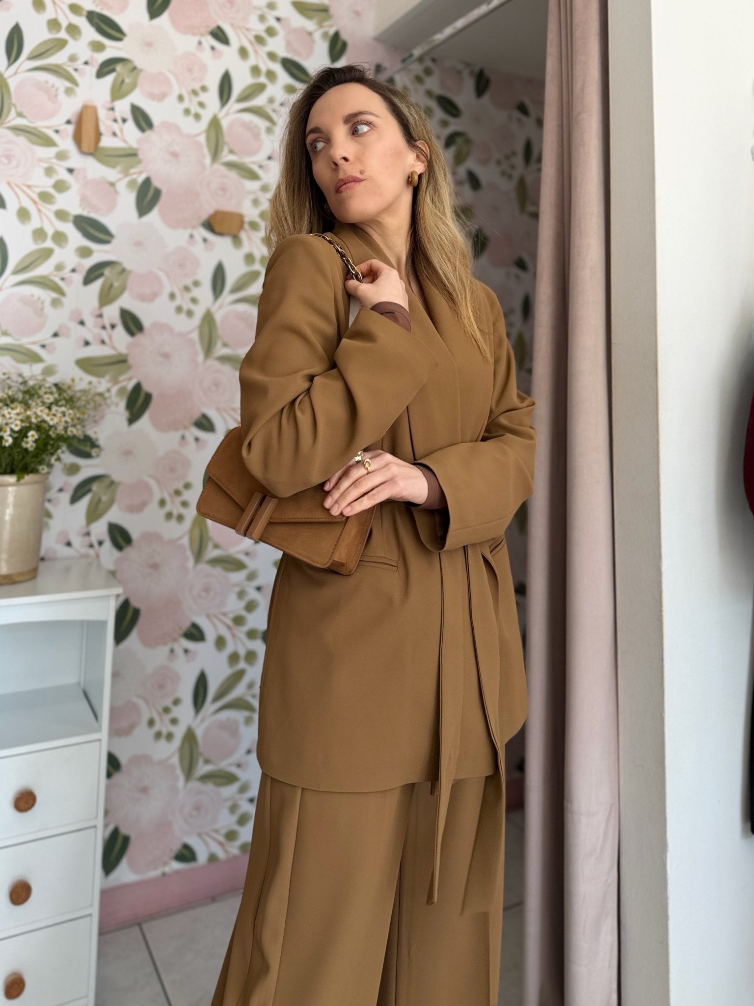 BORSA NATASHA A SPALLA CON CATENA MARRONE NALI - Fanatica Boutique