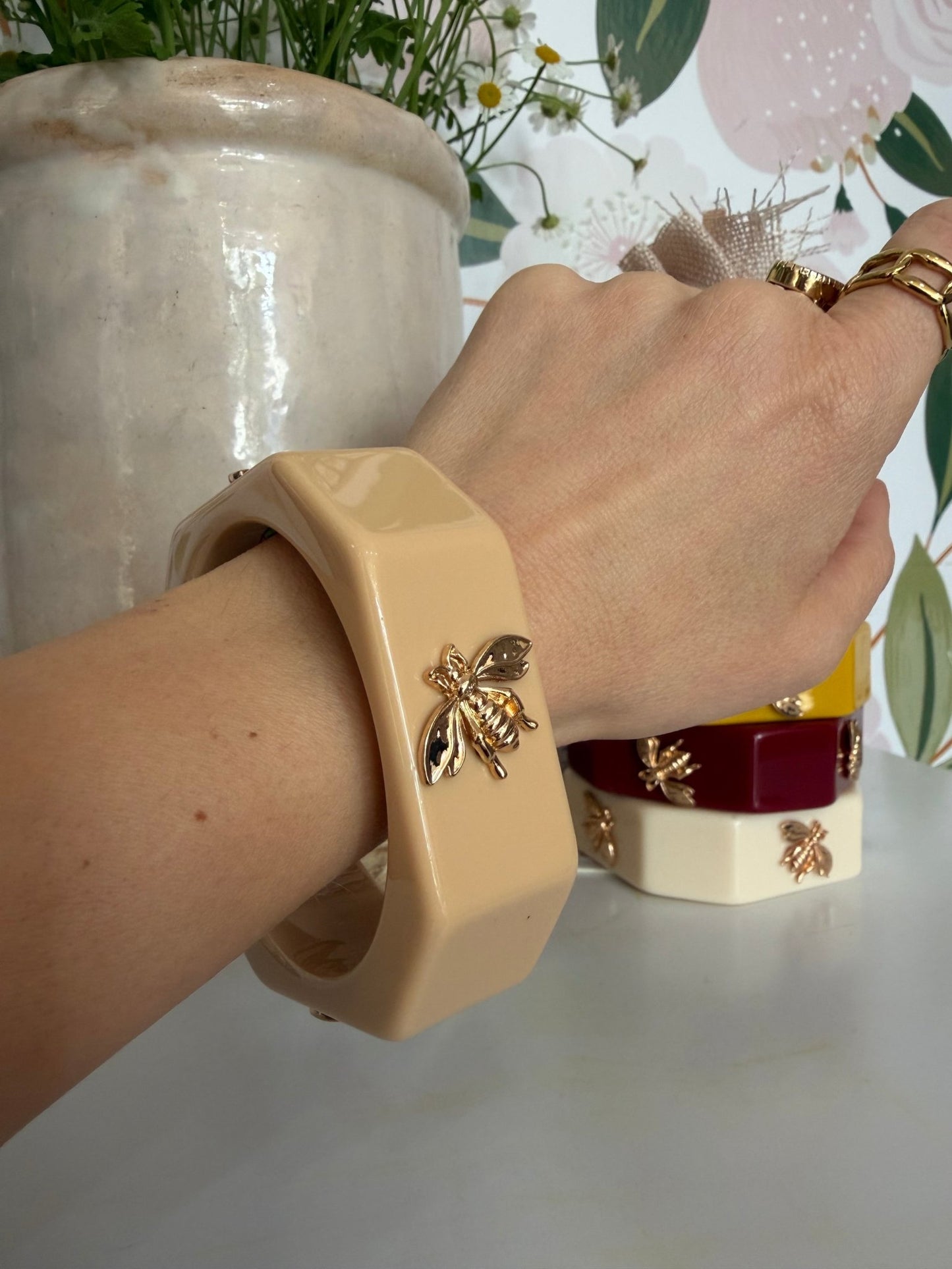BRACCIALE BEE RIGIDO BEIGE NALI - Fanatica Boutique
