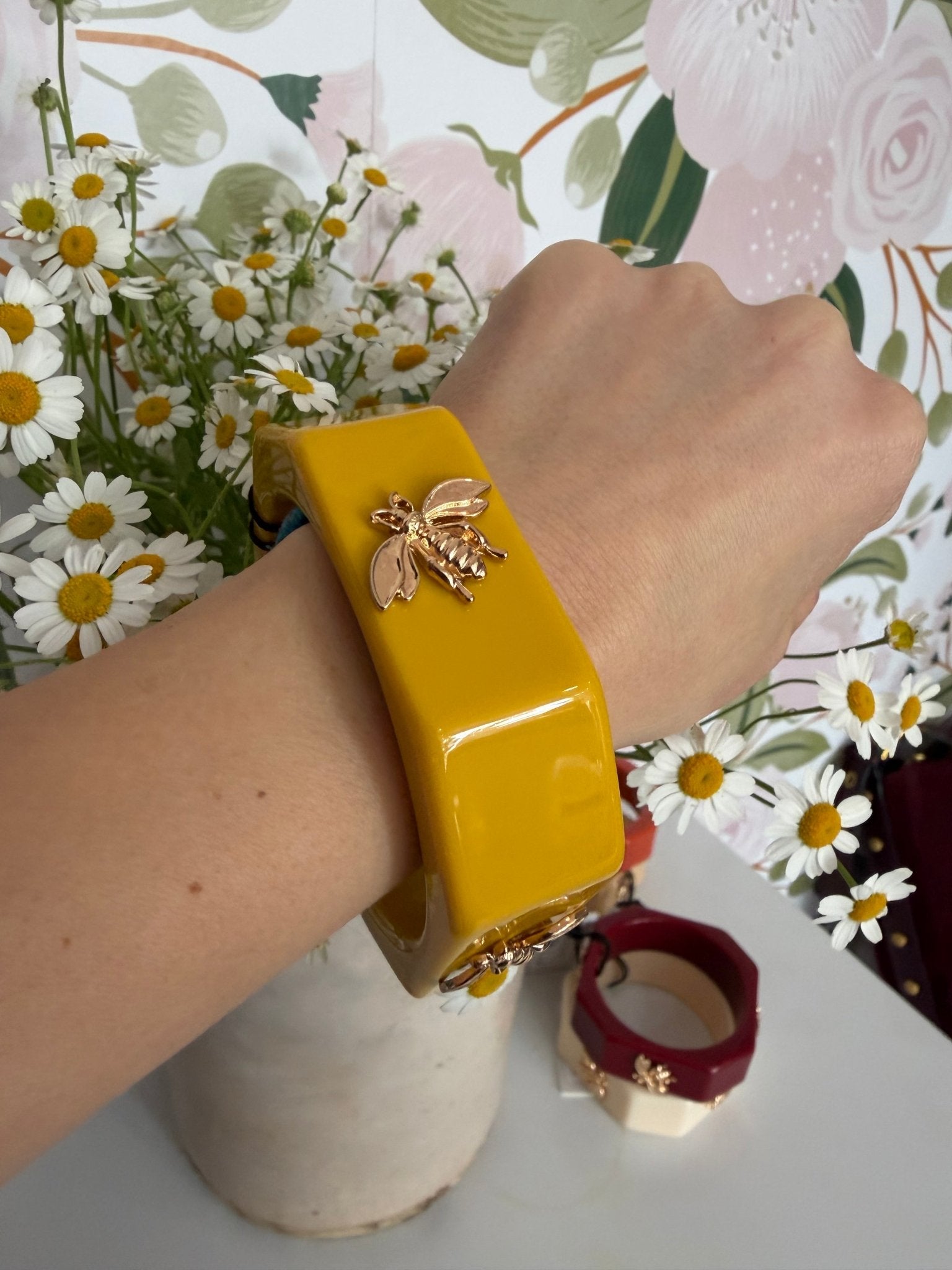 BRACCIALE BEE RIGIDO GIALLO - Fanatica Boutique