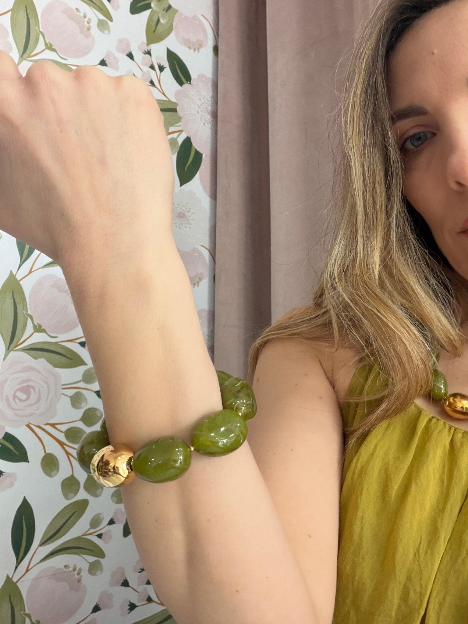 BRACCIALE CHIARA IN RESINA ORO/VERDE NALI - Fanatica Boutique