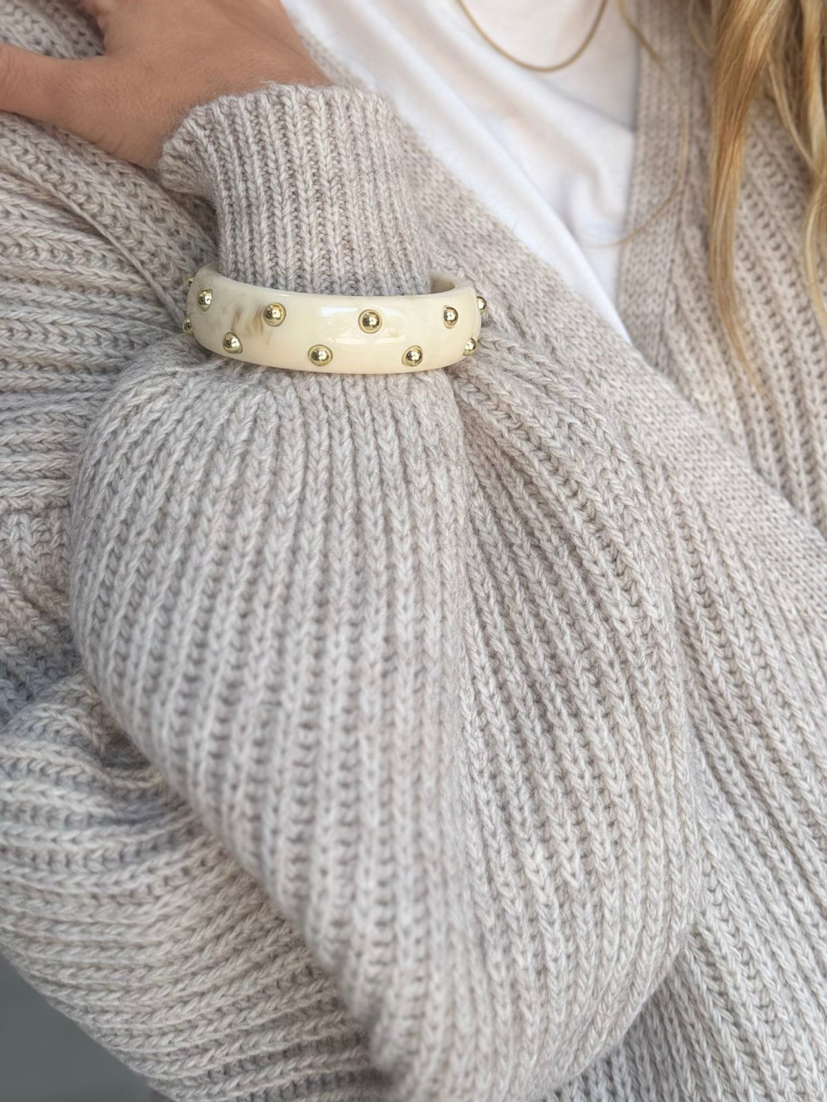 BRACCIALE CLOUDY CON BORCHIE BEIGE NALI - Fanatica Boutique