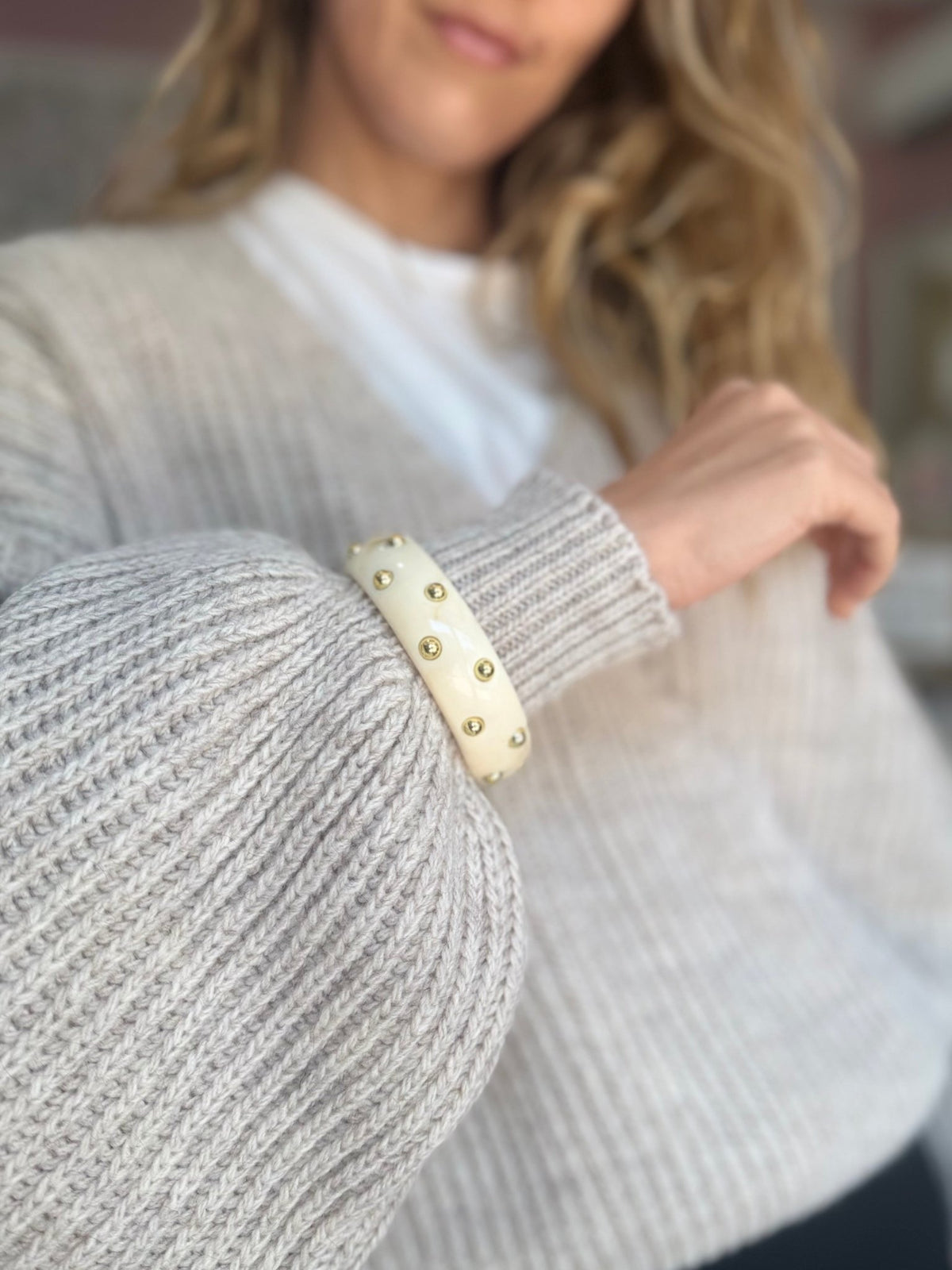 BRACCIALE CLOUDY CON BORCHIE BEIGE NALI - Fanatica Boutique