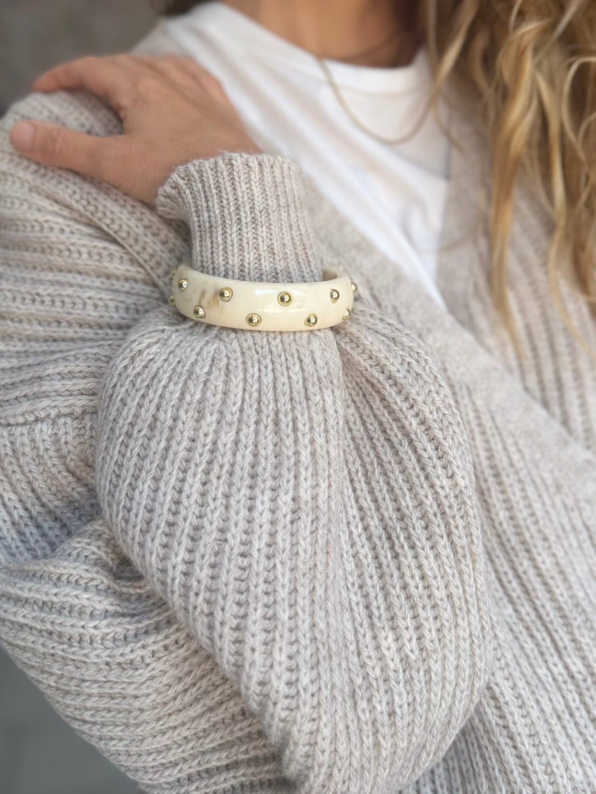 BRACCIALE CLOUDY CON BORCHIE BEIGE NALI - Fanatica Boutique