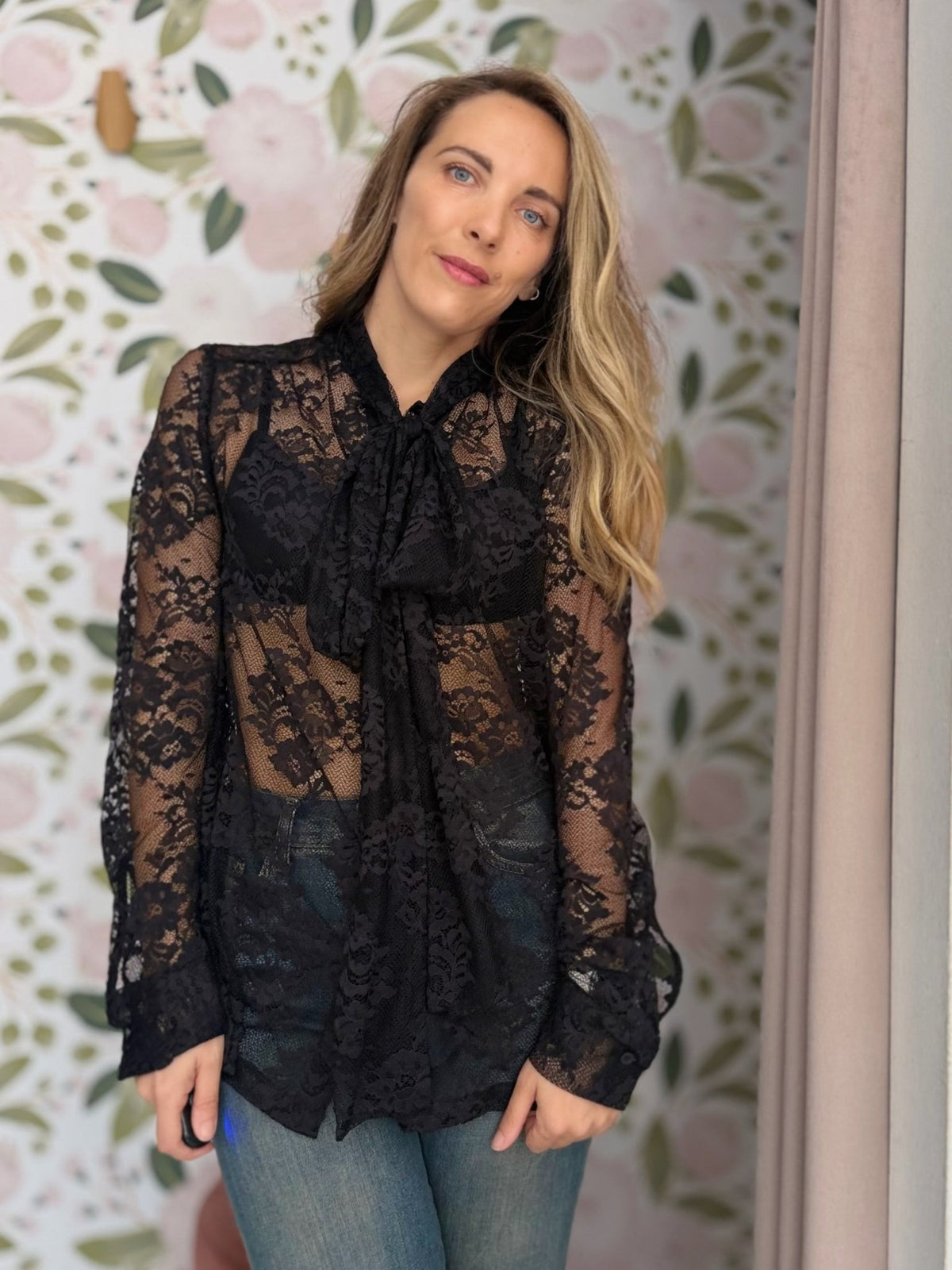CAMICIA IN PIZZO CON FIOCCO KIKISIX - Fanatica Boutique