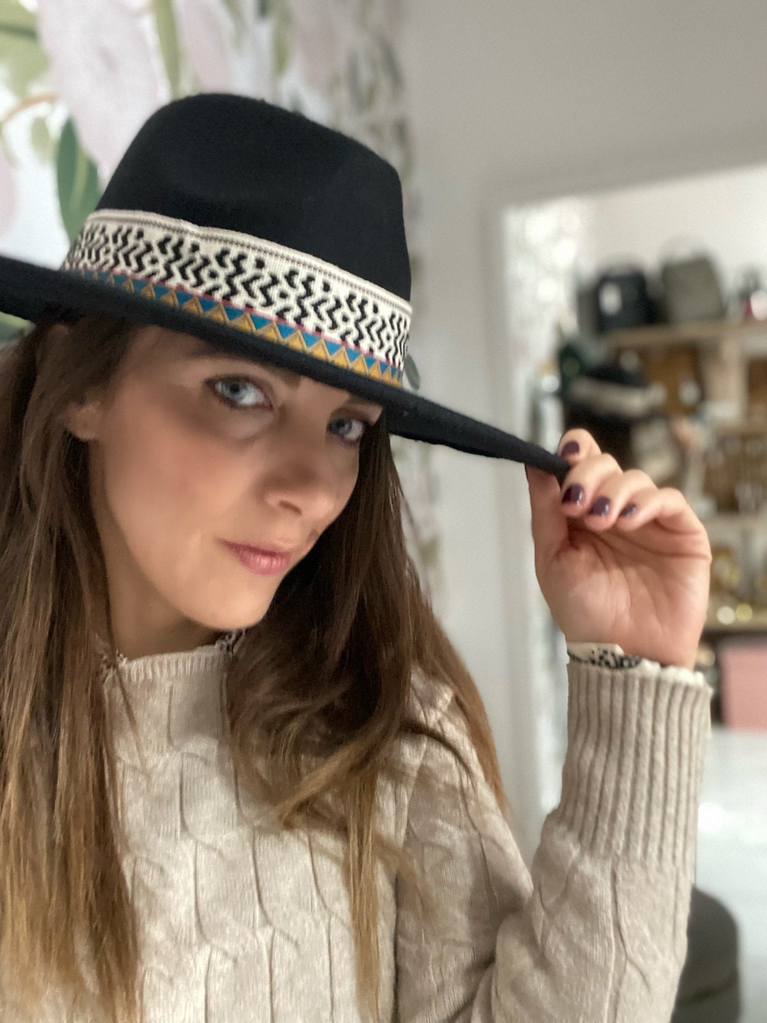 CAPPELLO CELYN NERO CON NASTRO NALI - Fanatica Boutique