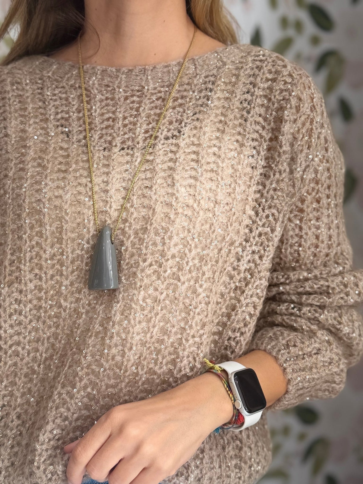 COLLANA MARIA CON PENDENTE IN RESINA GRIGIO NALI - Fanatica Boutique