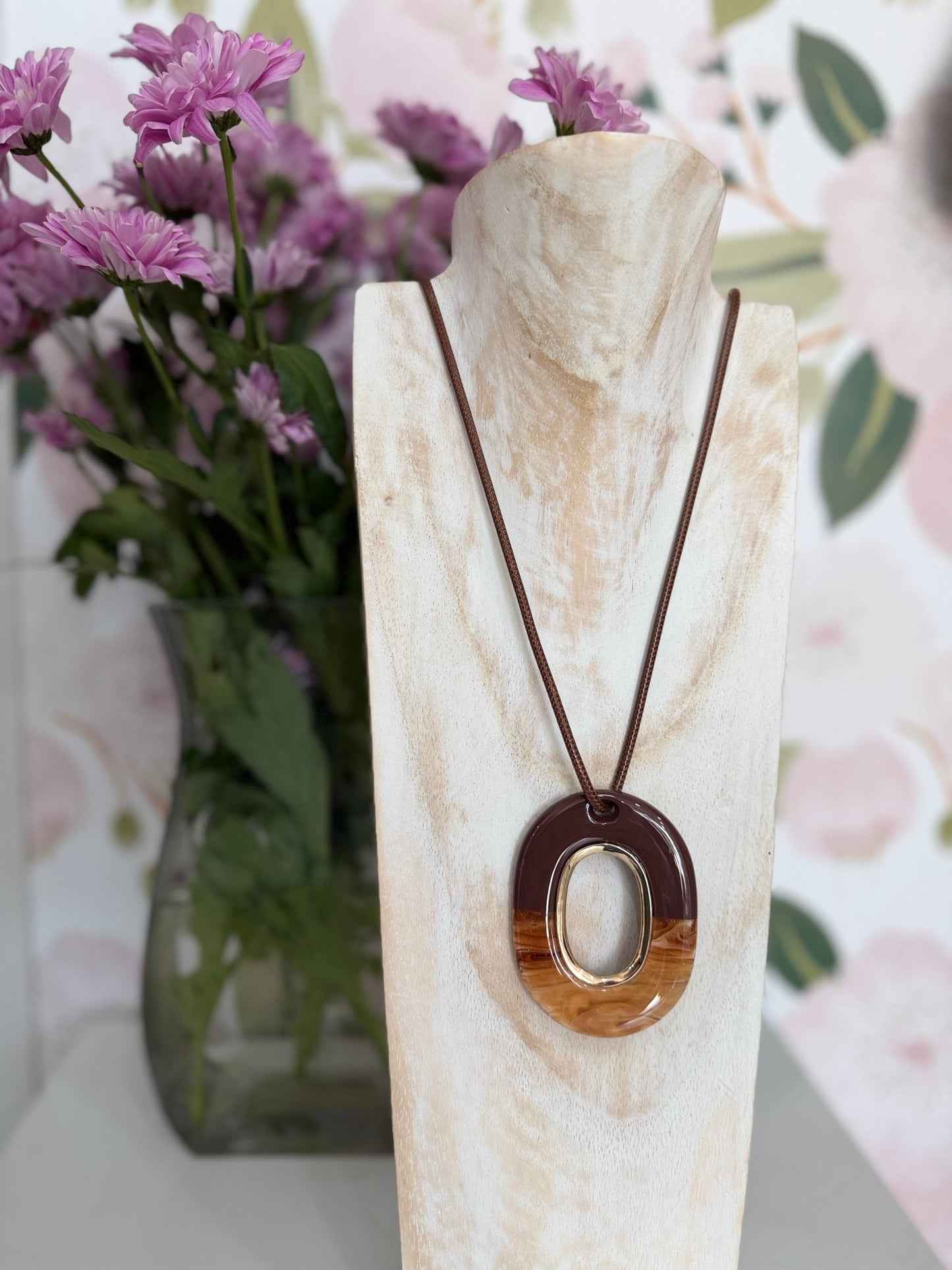 COLLANA VALE PENDENTE OVALE RESINA MARRONE NALI - Fanatica Boutique