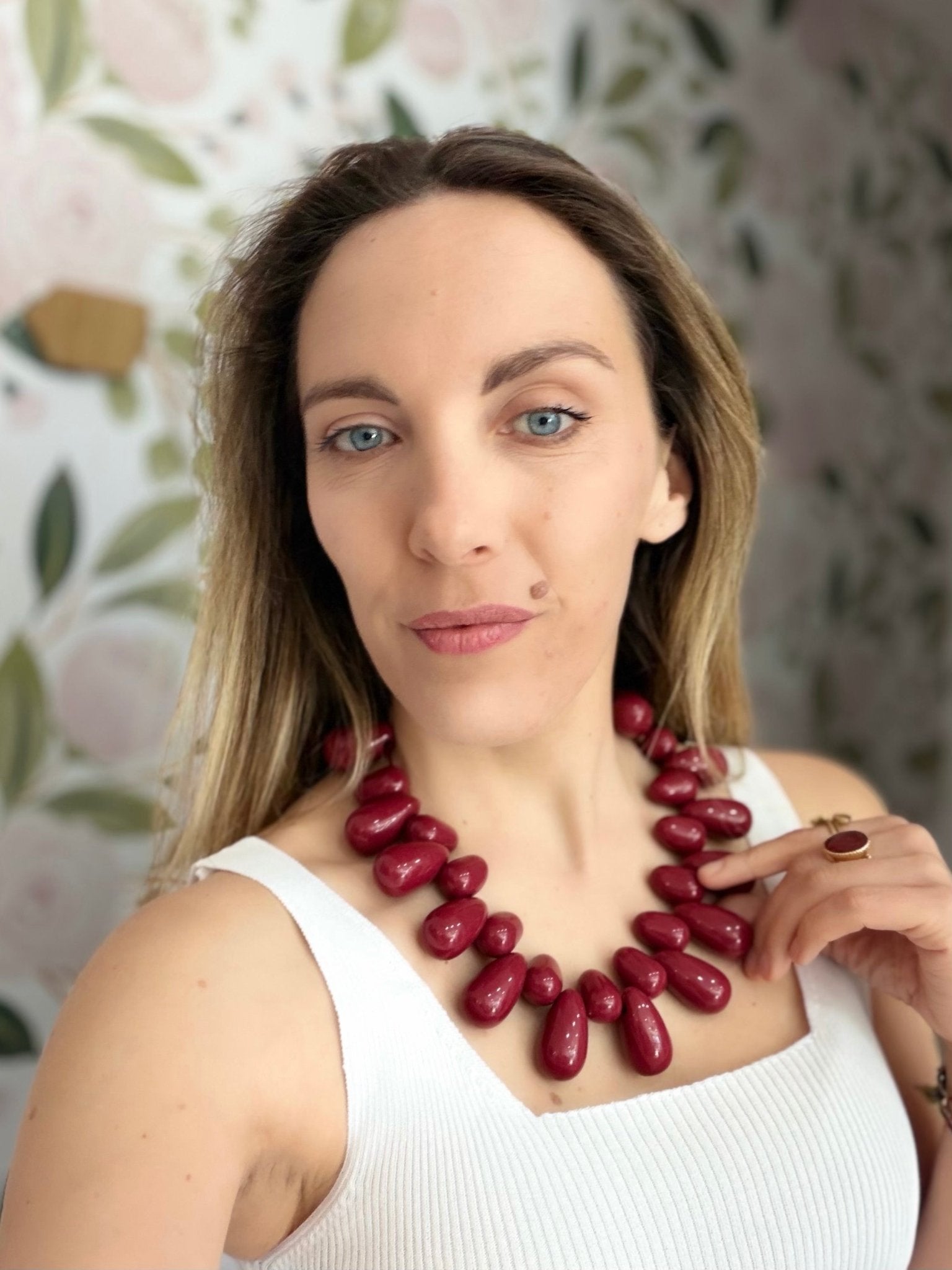 COLLANA ZURI IN RESINA A GOCCIA MAGENTA NALì - Fanatica Boutique