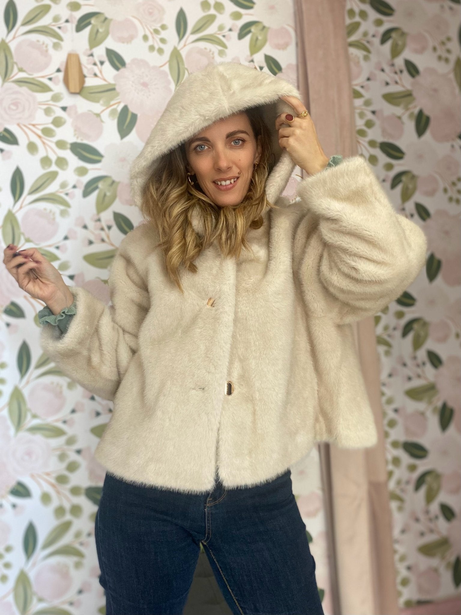 ECO PELLICCIA CON CAPPUCCIO ALESSIA MASSIMO - Fanatica Boutique