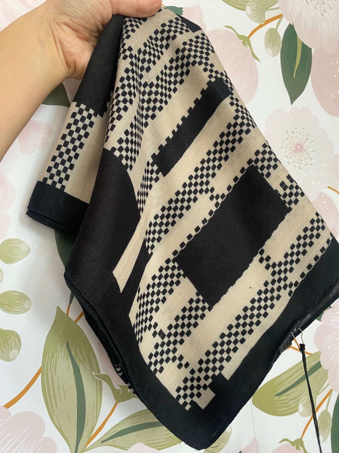 FOULARD/SCIARPA RETTANGOLI BEIGE/NERO NALI - Fanatica Boutique