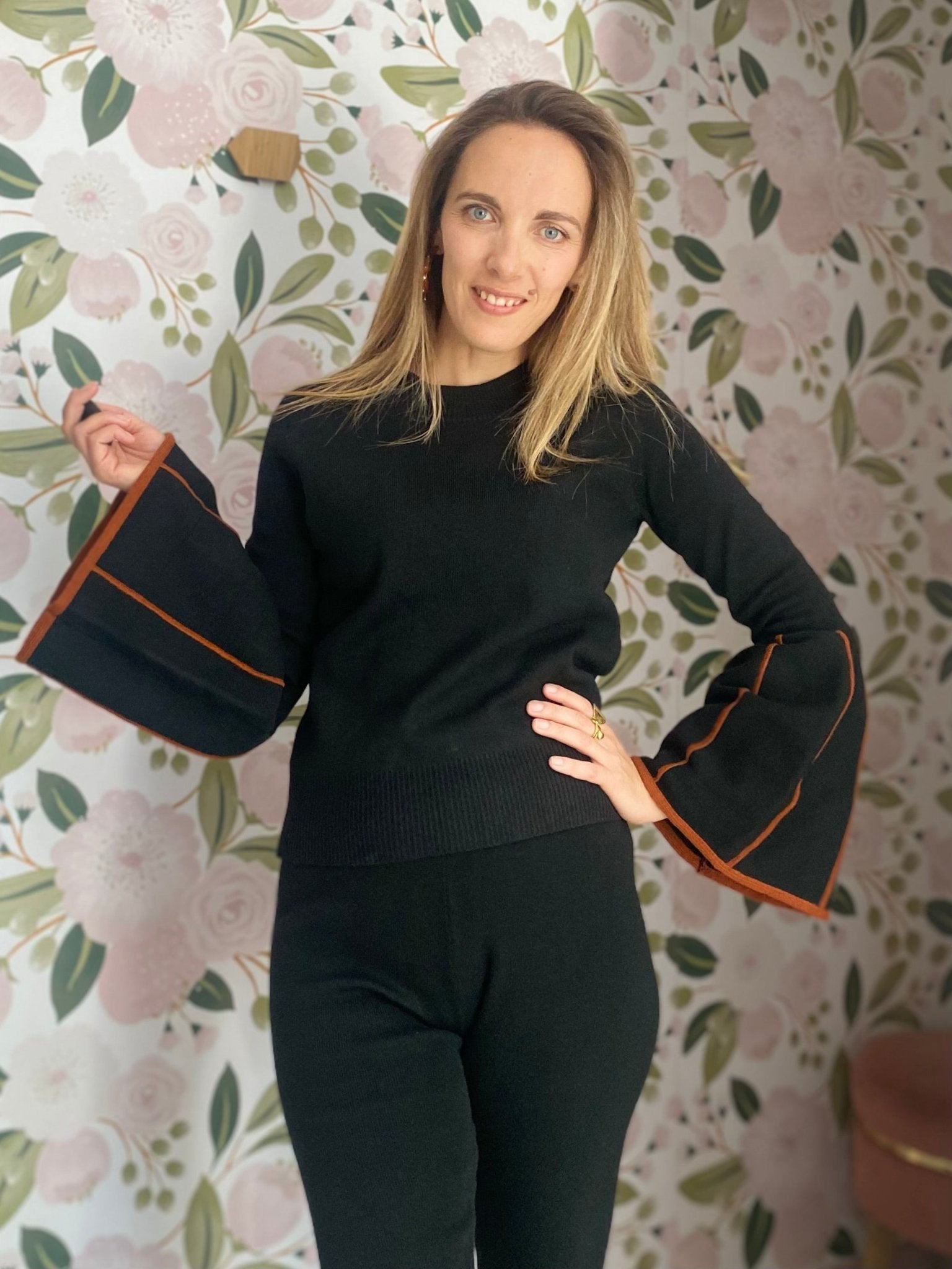 MAGLIA CON MANICA CAMPANA AMOSA - Fanatica Boutique