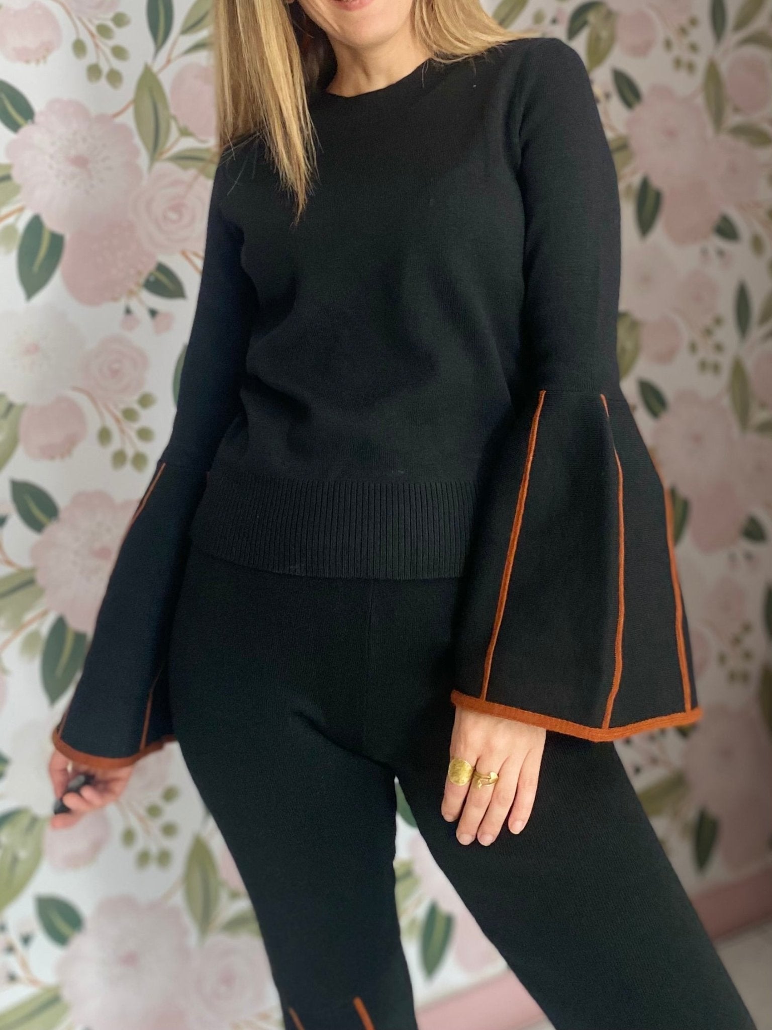 MAGLIA CON MANICA CAMPANA AMOSA - Fanatica Boutique