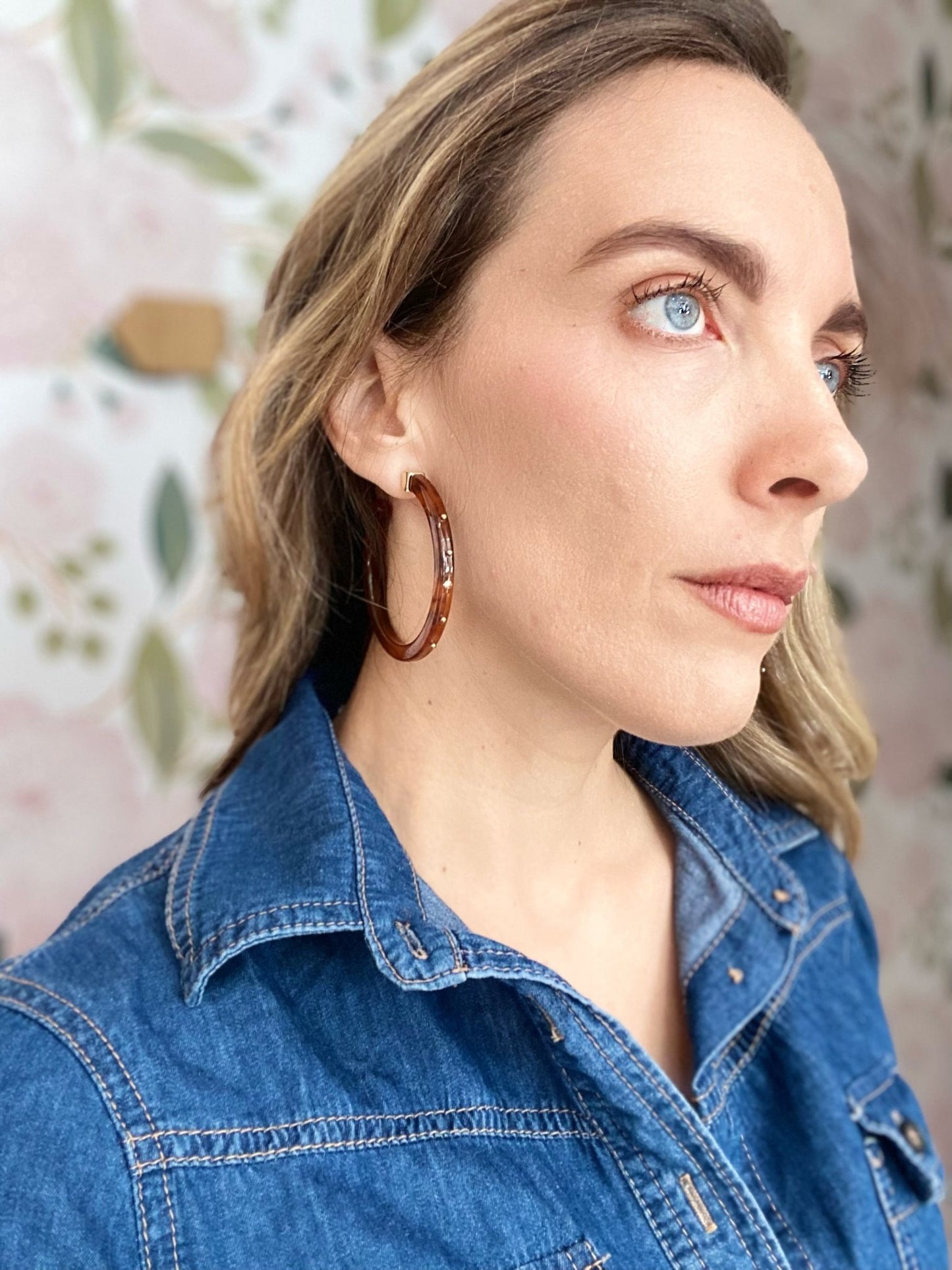 ORECCHINI ELLIE CERCHIO RESINA MARRONE NALI - Fanatica Boutique