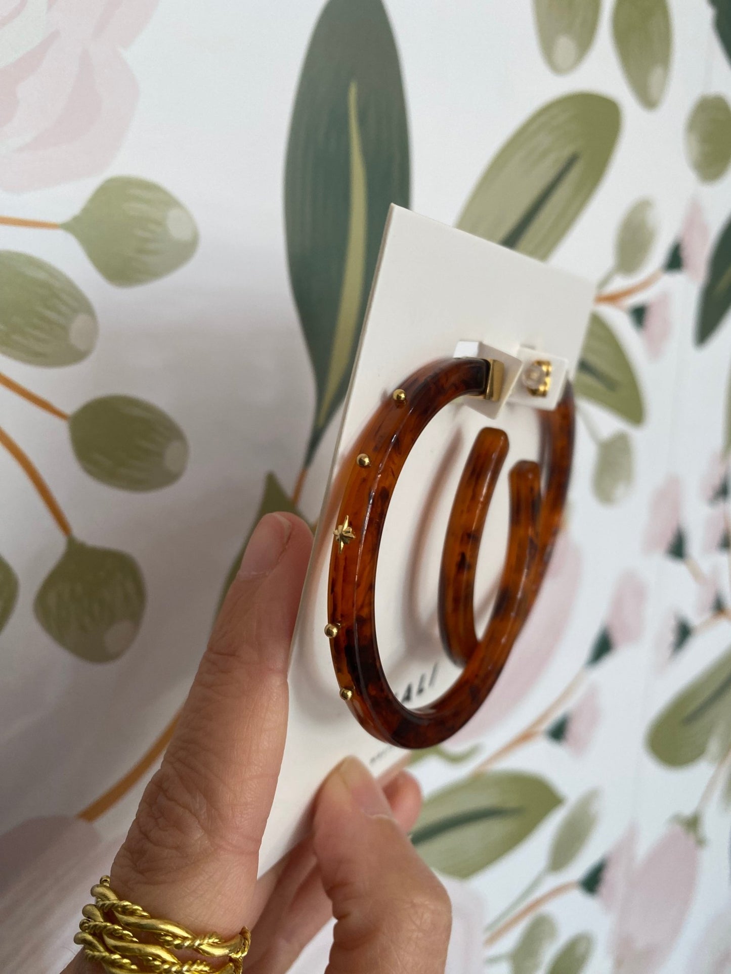 ORECCHINI ELLIE CERCHIO RESINA MARRONE NALI - Fanatica Boutique