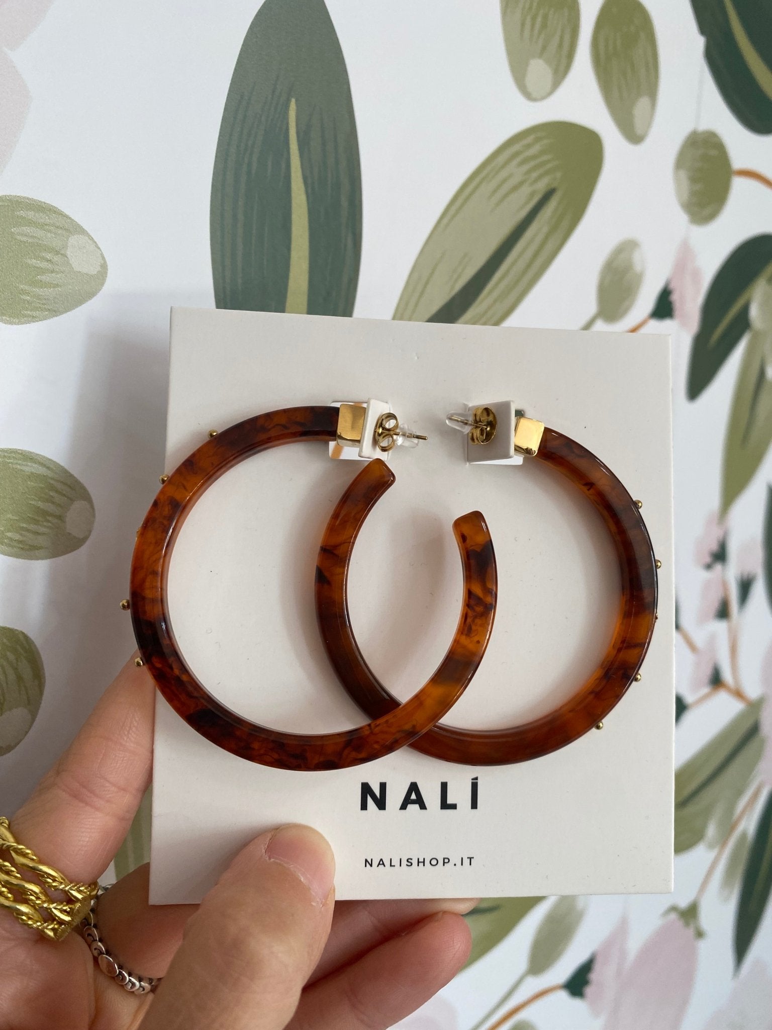 ORECCHINI ELLIE CERCHIO RESINA MARRONE NALI - Fanatica Boutique