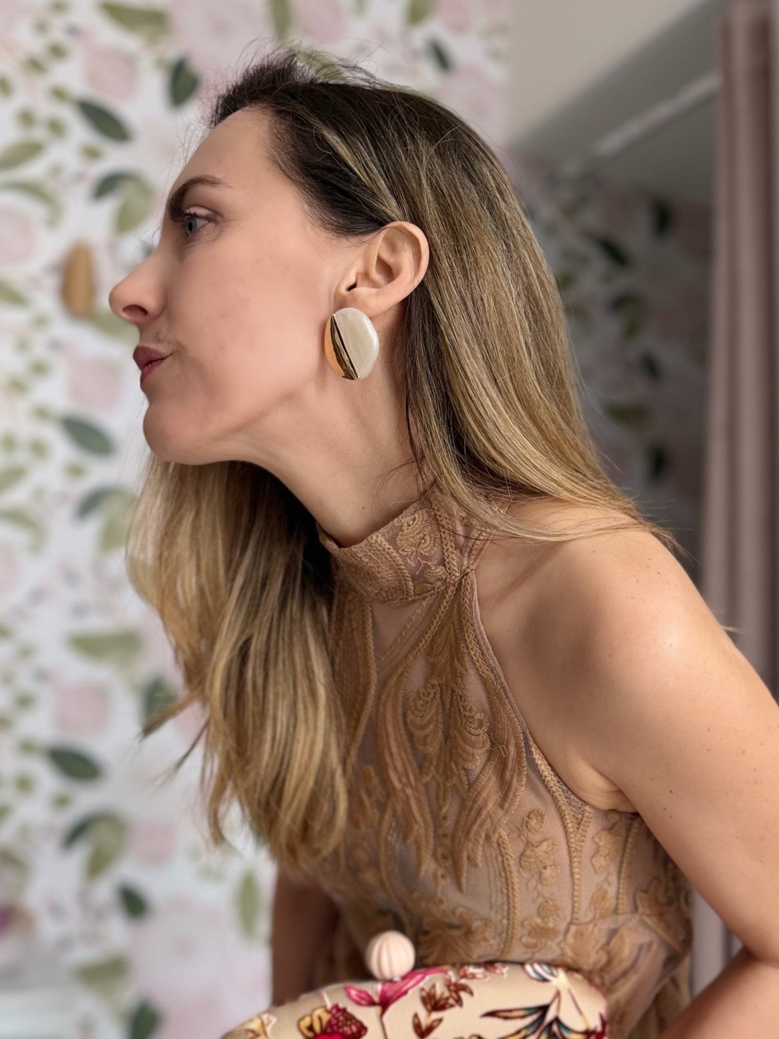 ORECCHINI MEREDITH IN RESINA ORO/BIANCO NALI - Fanatica Boutique