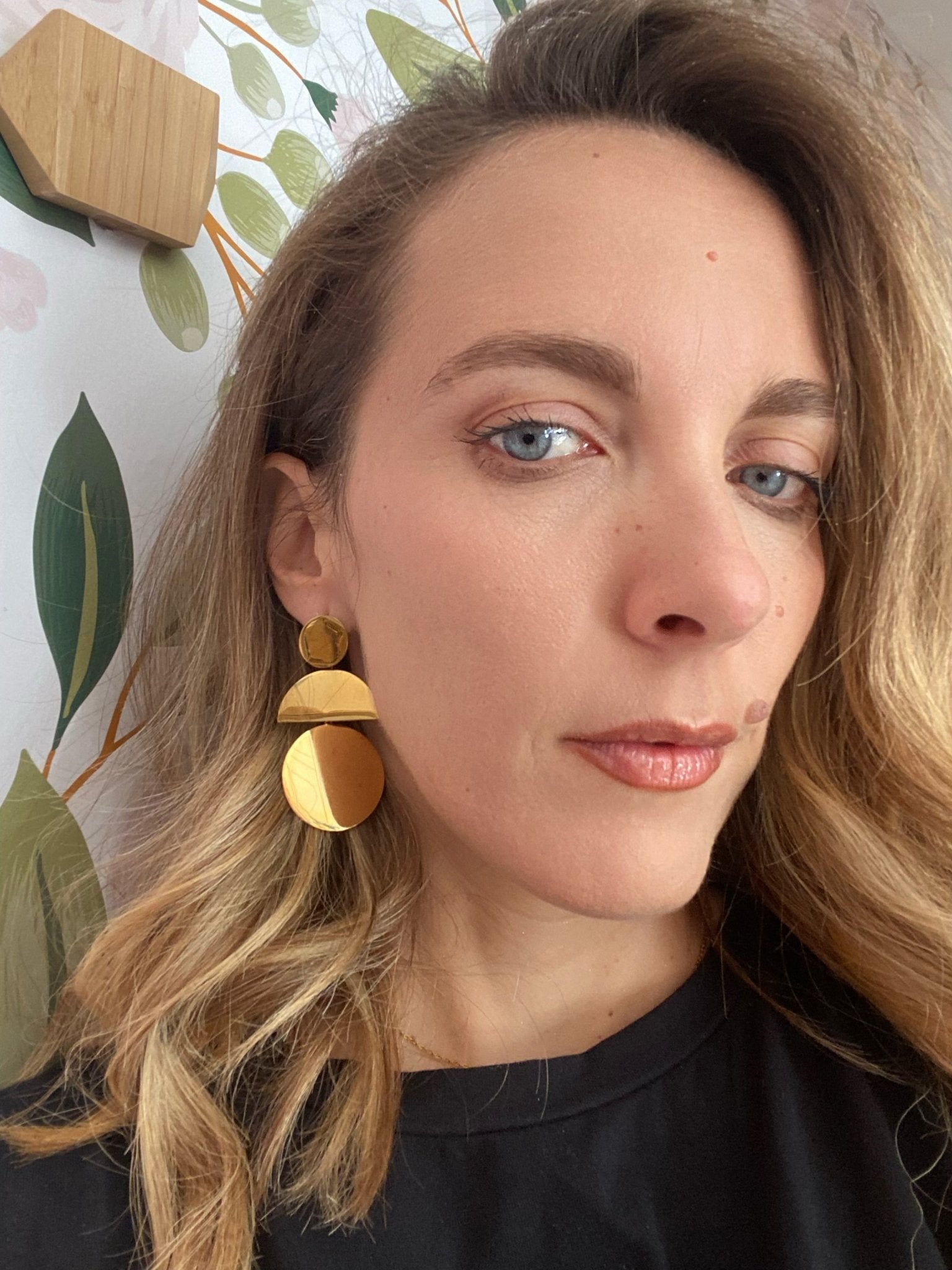 ORECCHINI PENDENTI TONDI ACC.INOS. ORO NALI - Fanatica Boutique