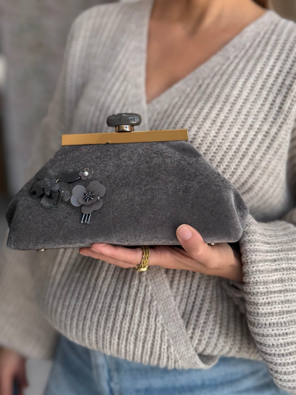 POCHETTE MALAGA A MANO CON FIORI GRIGIO NALI - Fanatica Boutique