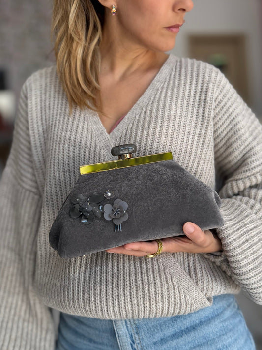 POCHETTE MALAGA A MANO CON FIORI GRIGIO NALI - Fanatica Boutique