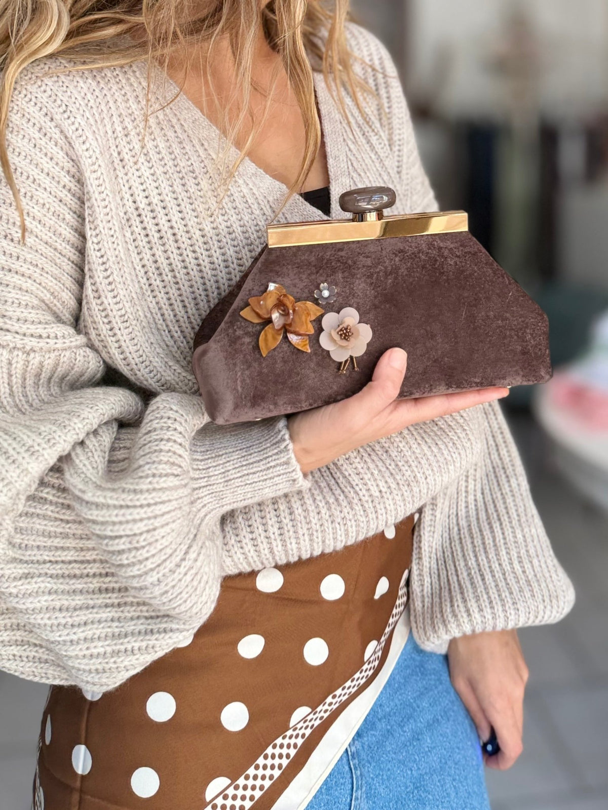 POCHETTE MALAGA A MANO CON FIORI MARRONE NALI - Fanatica Boutique