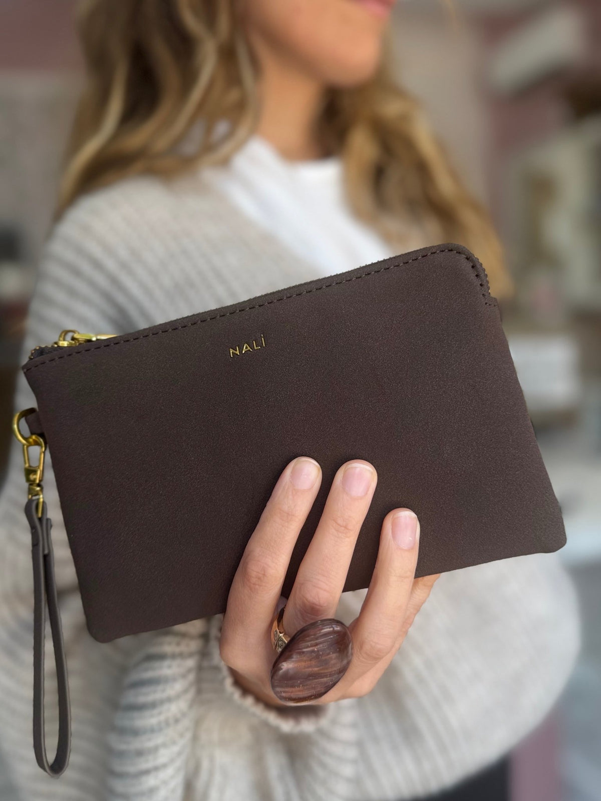PORTAFOGLIO/POUCH MELANIE MARRONE NALI - Fanatica Boutique