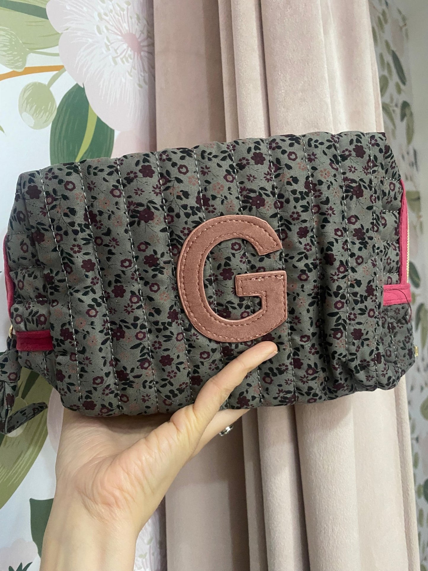POUCH LETTERA G GRIGIO/CILIEGIA NALI - Fanatica Boutique