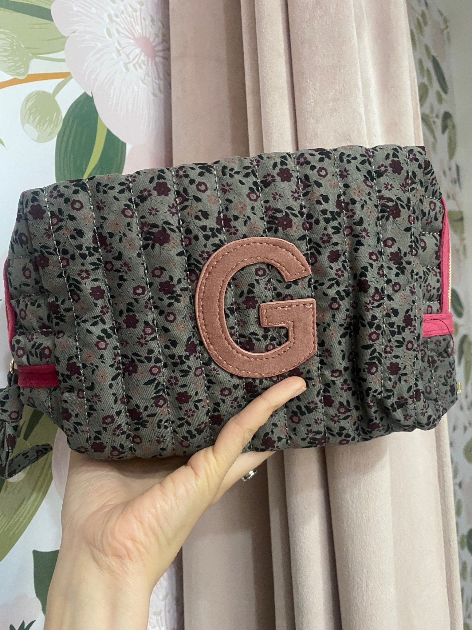POUCH LETTERA G GRIGIO/CILIEGIA NALI - Fanatica Boutique
