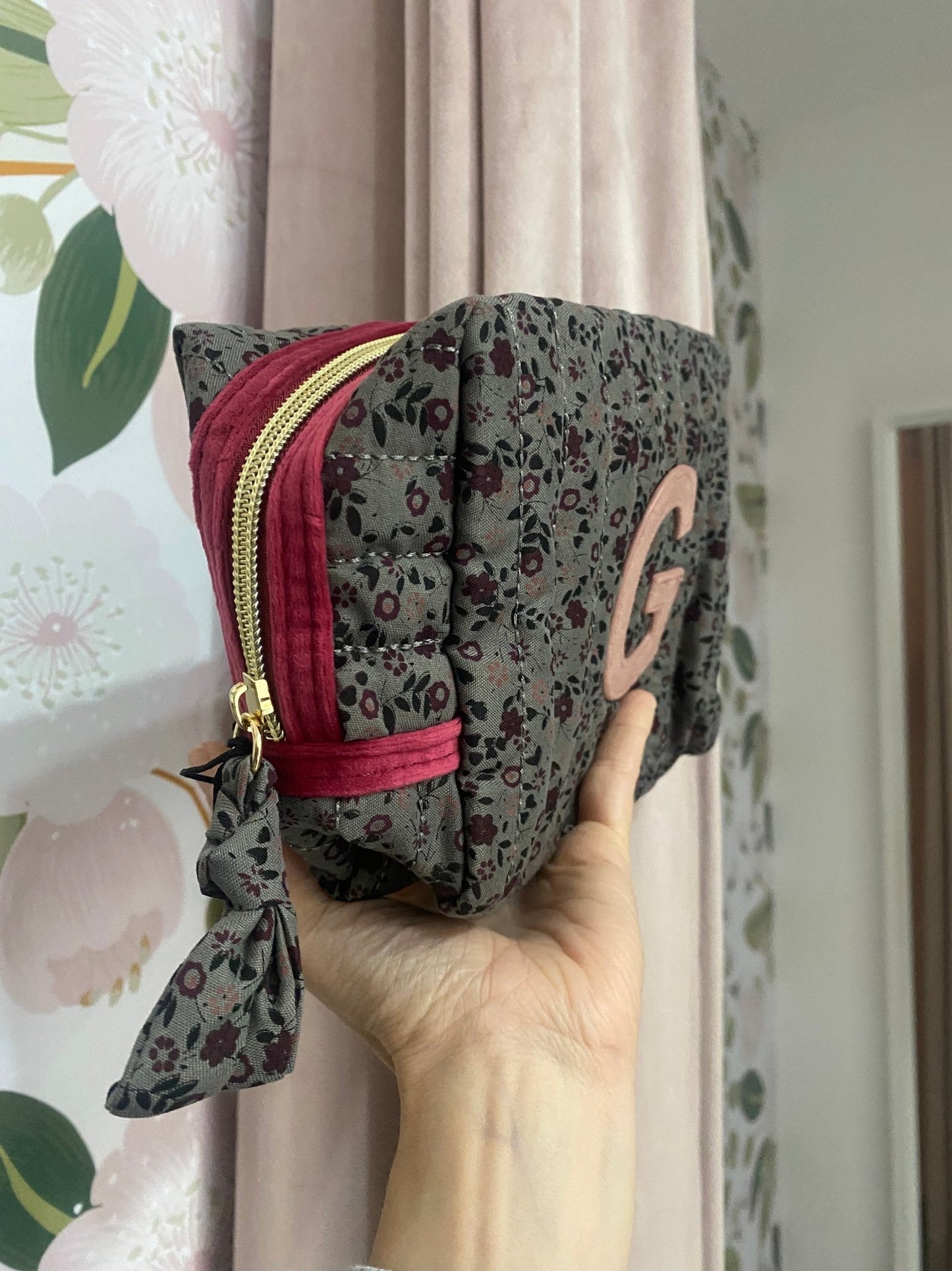 POUCH LETTERA G GRIGIO/CILIEGIA NALI - Fanatica Boutique